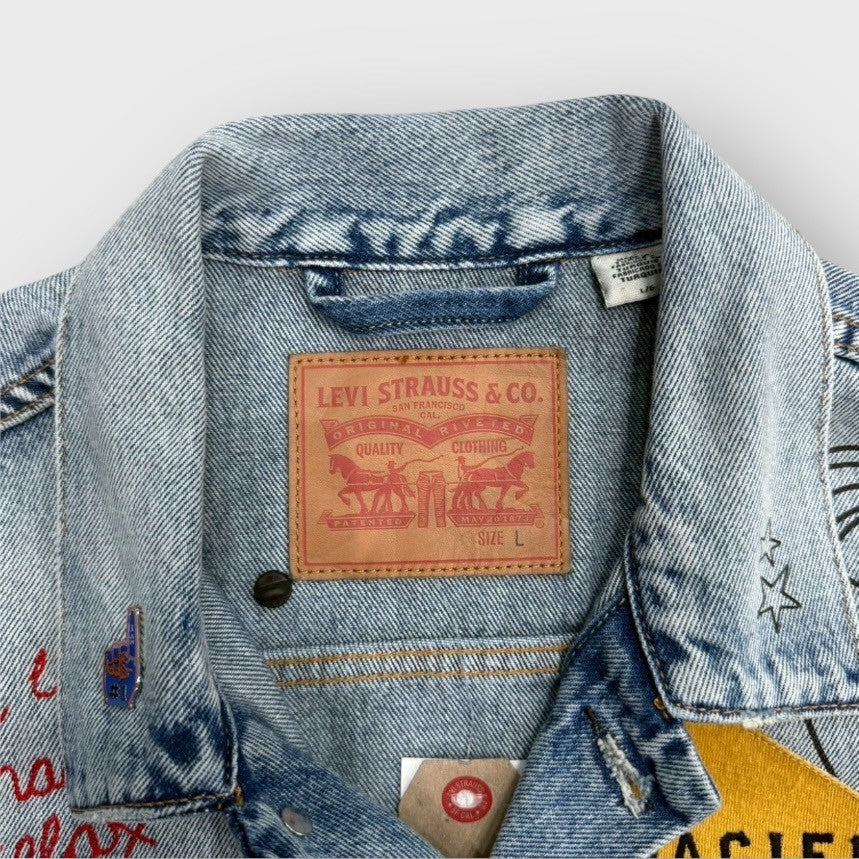 00’s “LEVI'S”
“NOS” limited allover embellished denim jacket