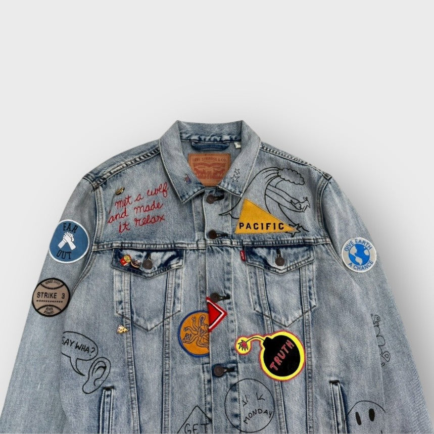 00's "LEVI'S"
"NOS" limited allover embellished denim jacket