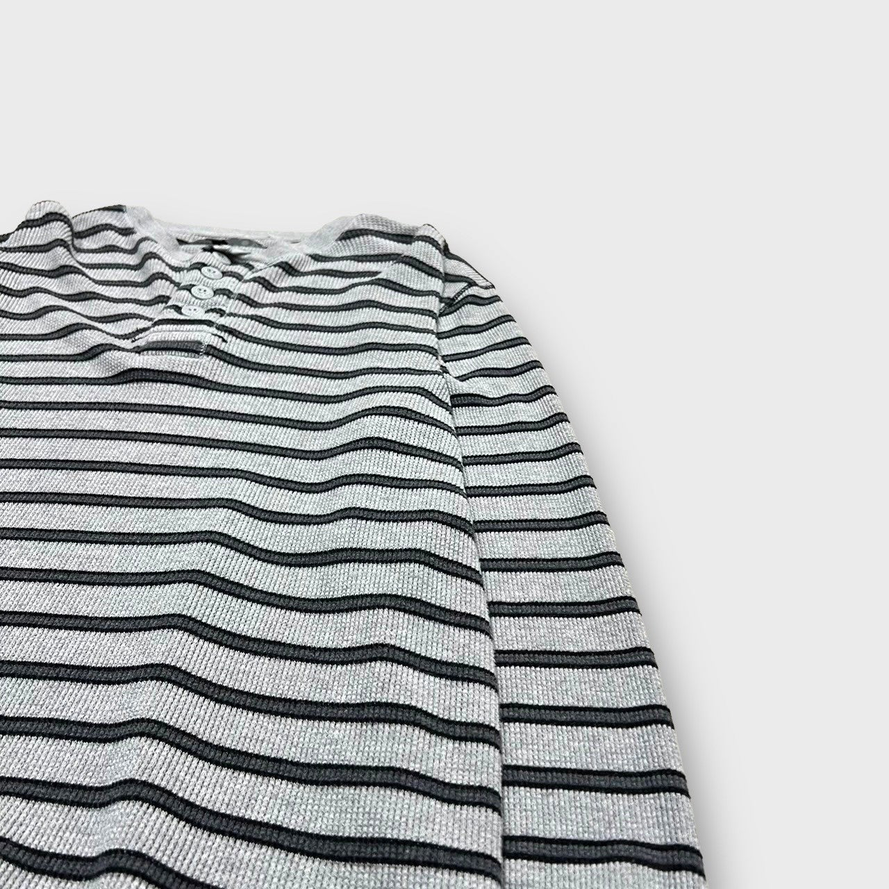 00’s “OLD NAVY”
henry-neck border pattern thermal shirt