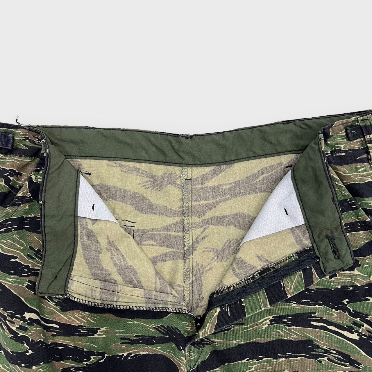 90’s Unkown tiger camo cargo pants