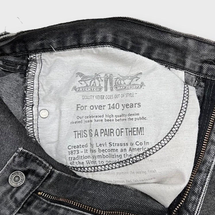 00’s “LEVI’S” “505” black damage denim