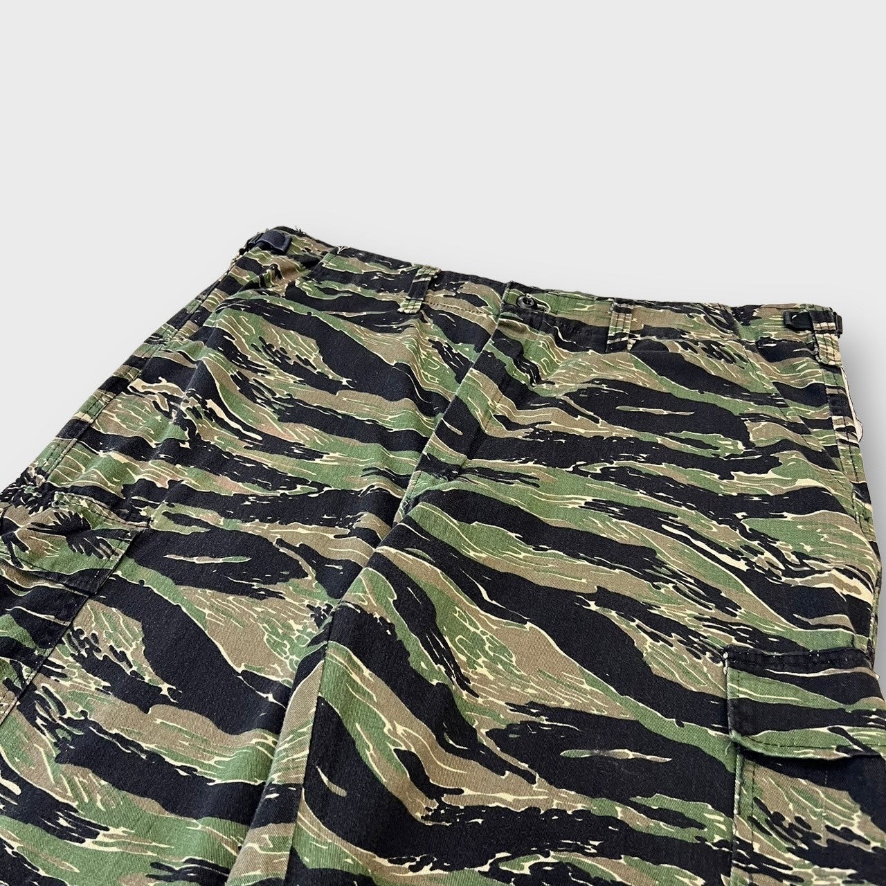 90’s Unkown tiger camo cargo pants