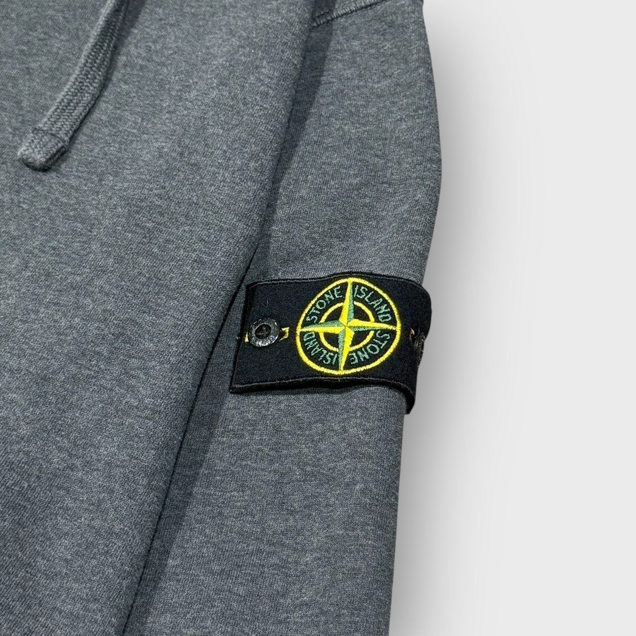 00’s “STONE ISLAND”
zip up hoodie