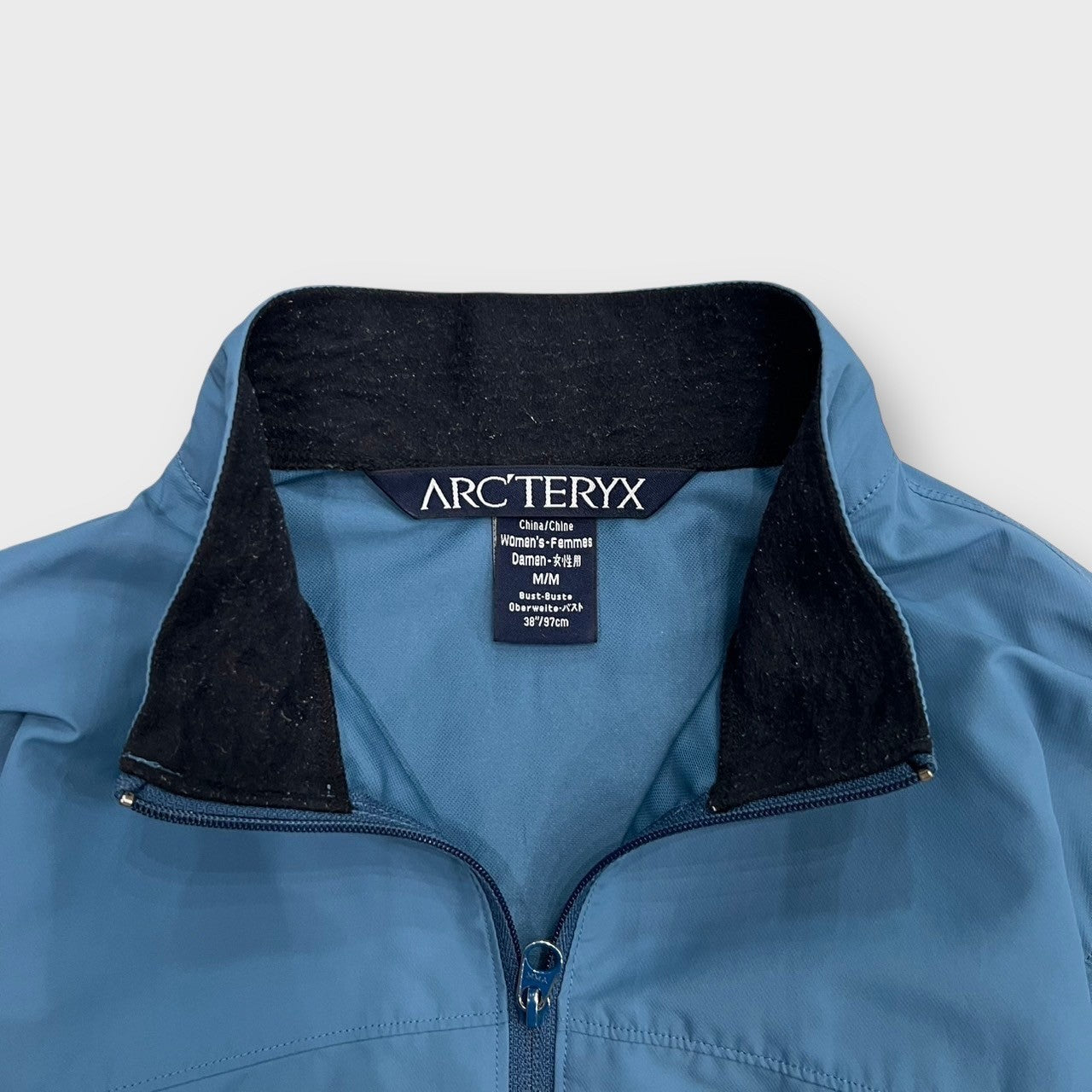 00's "ARC'TERYX"
nylon zip up jacket