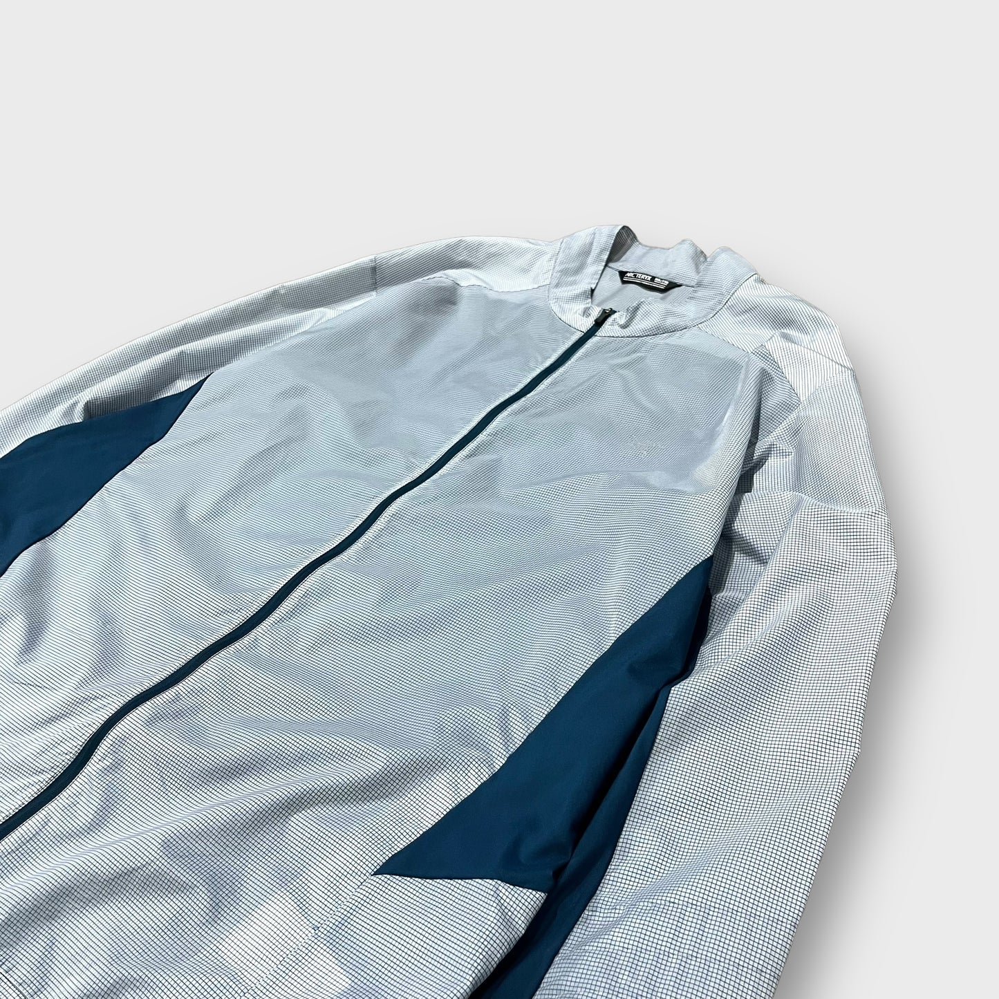 00’s “ARC’TERYX”
zip up nylon jacket