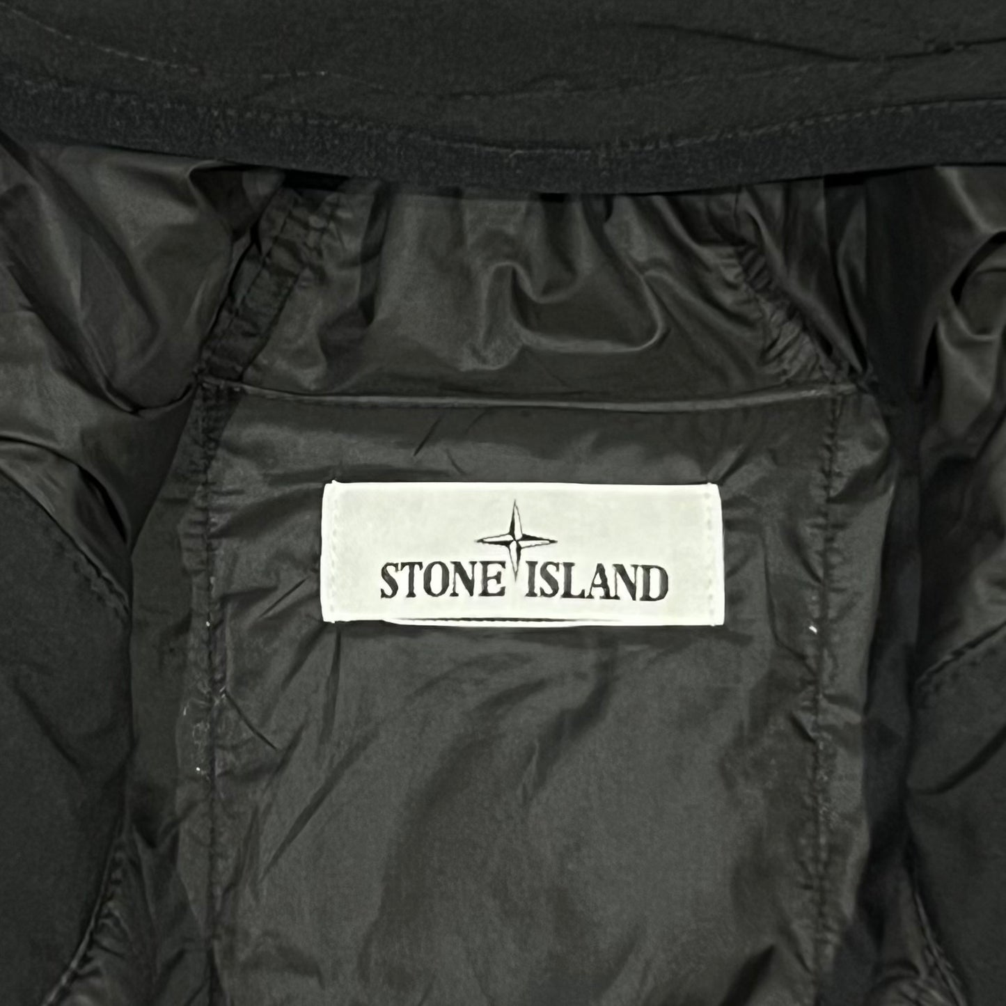 00’s “STONE ISLAND”
hooded soft shell jacket