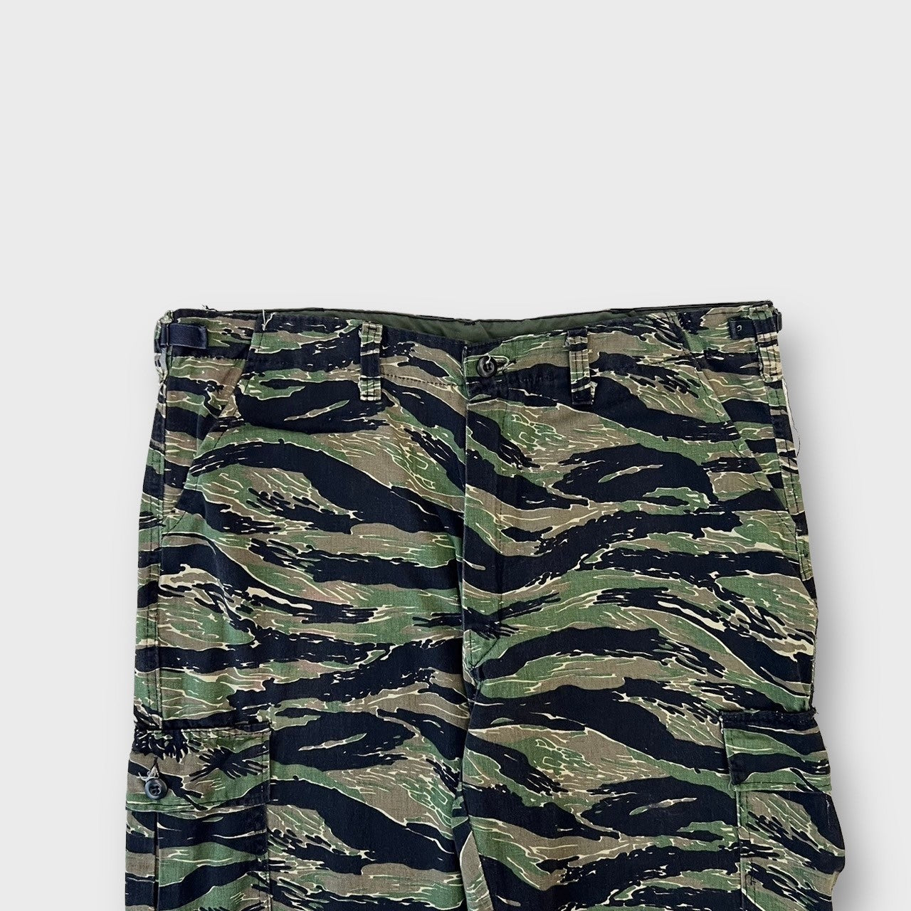 90’s Unkown tiger camo cargo pants