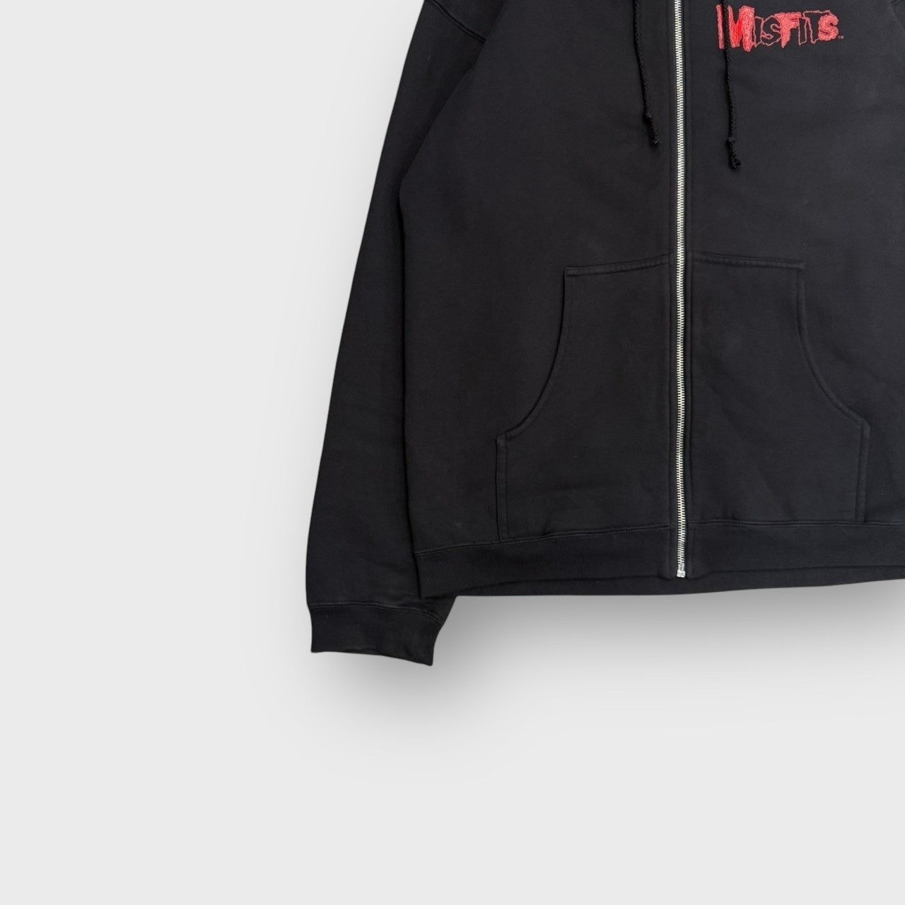 00's "MIS FITS"
Zip up hoodie