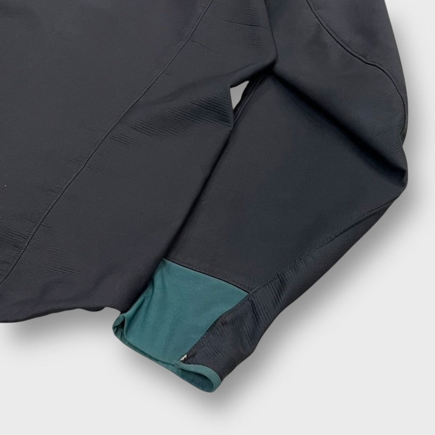 00’s “ARC'TERYX”
epsilon ar jacket