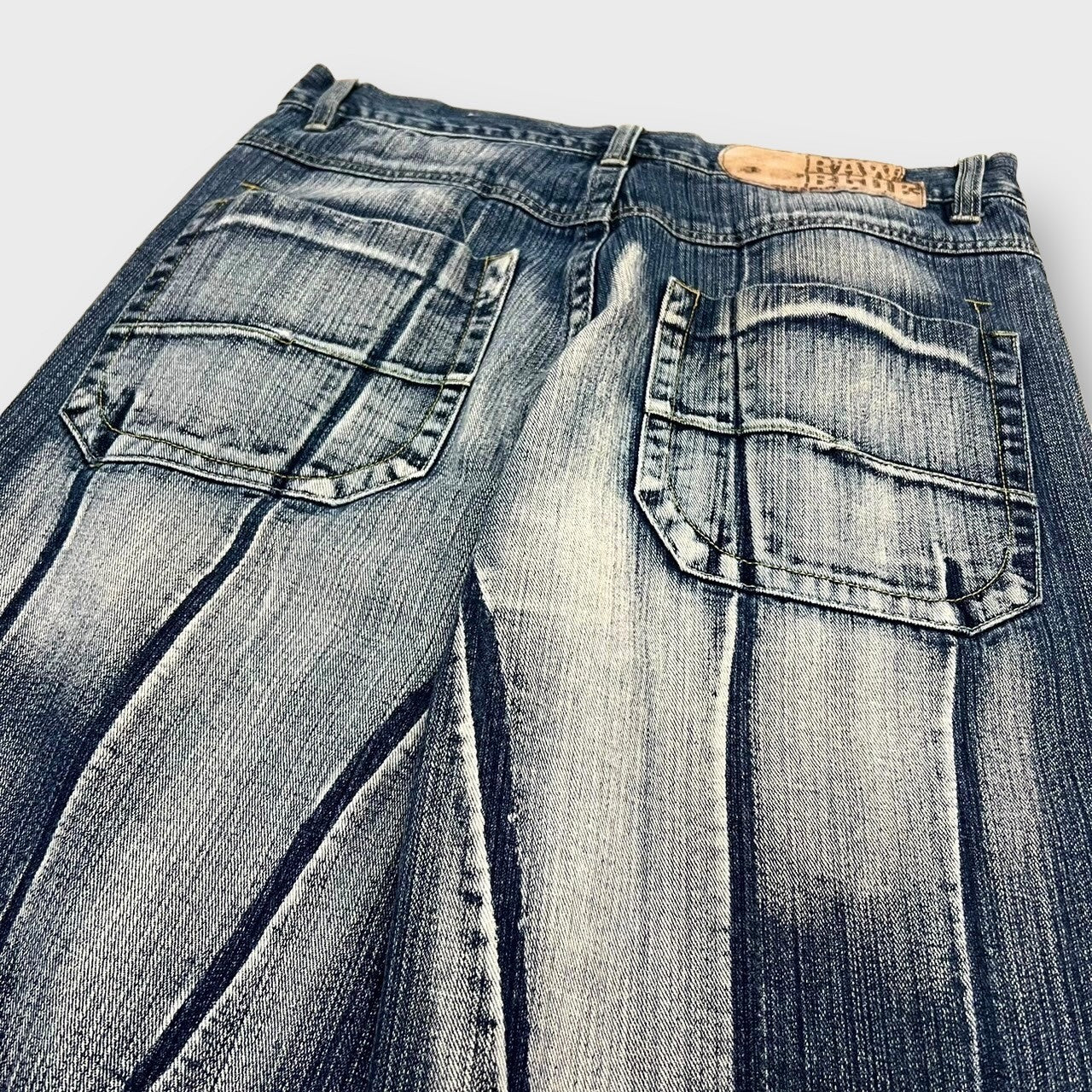 90’s “RAW SINCE”
Woshed pattern wide denim pants