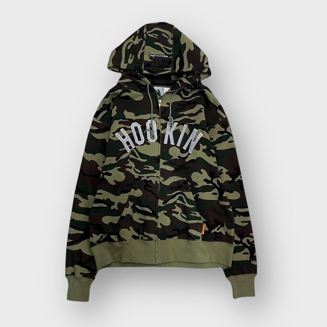 00's "HOOKIN STORE"
Camo pattern zip up hoodie