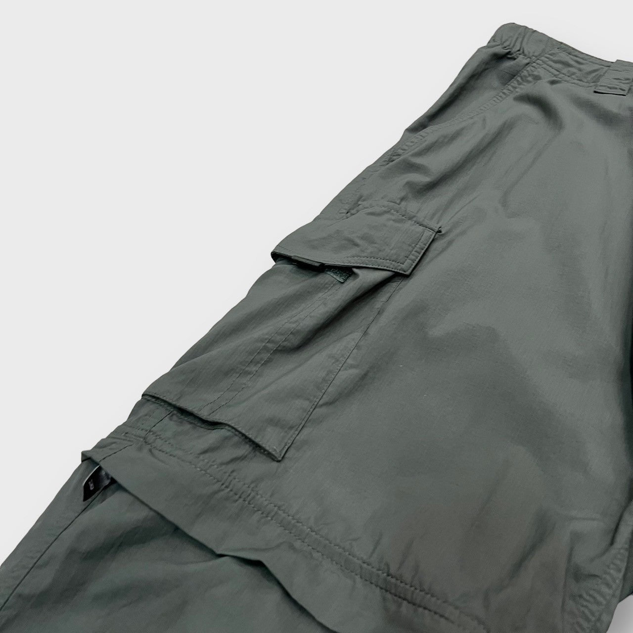 00’s “Columbia”
2way gimmick nylon cargo pants