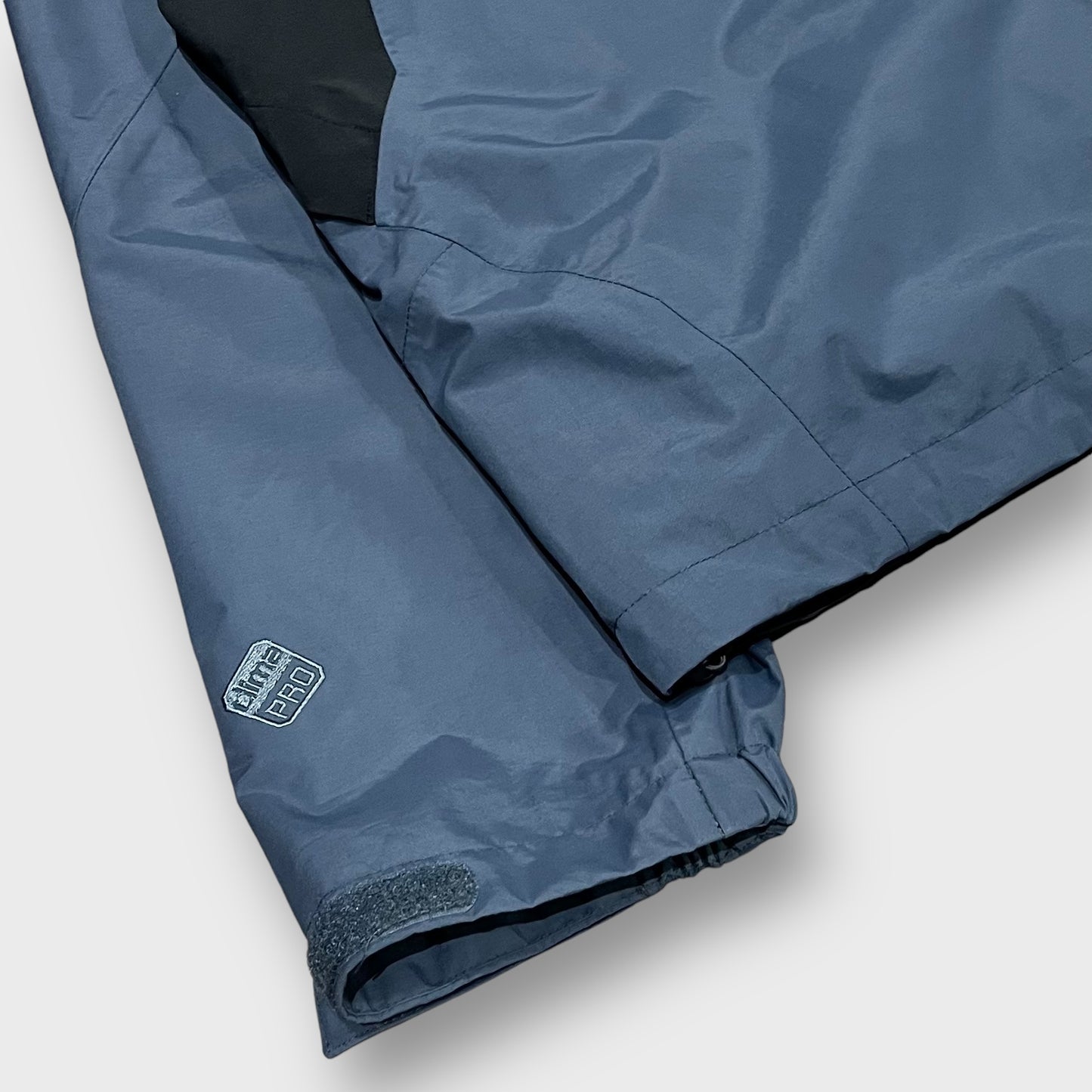00’s “SALOMON”
hi-neck nylon jacket