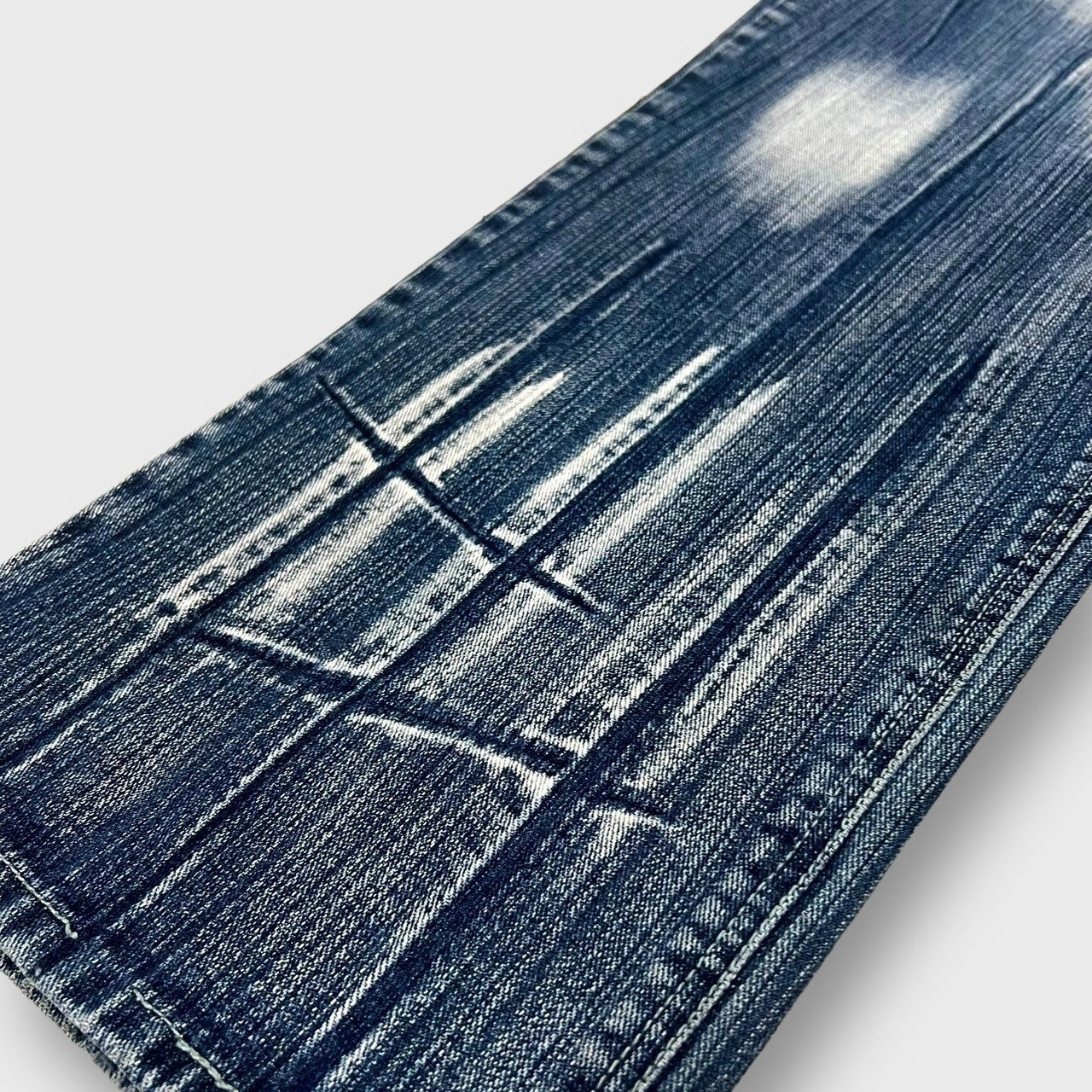 90’s “RAW SINCE”
Woshed pattern wide denim pants
