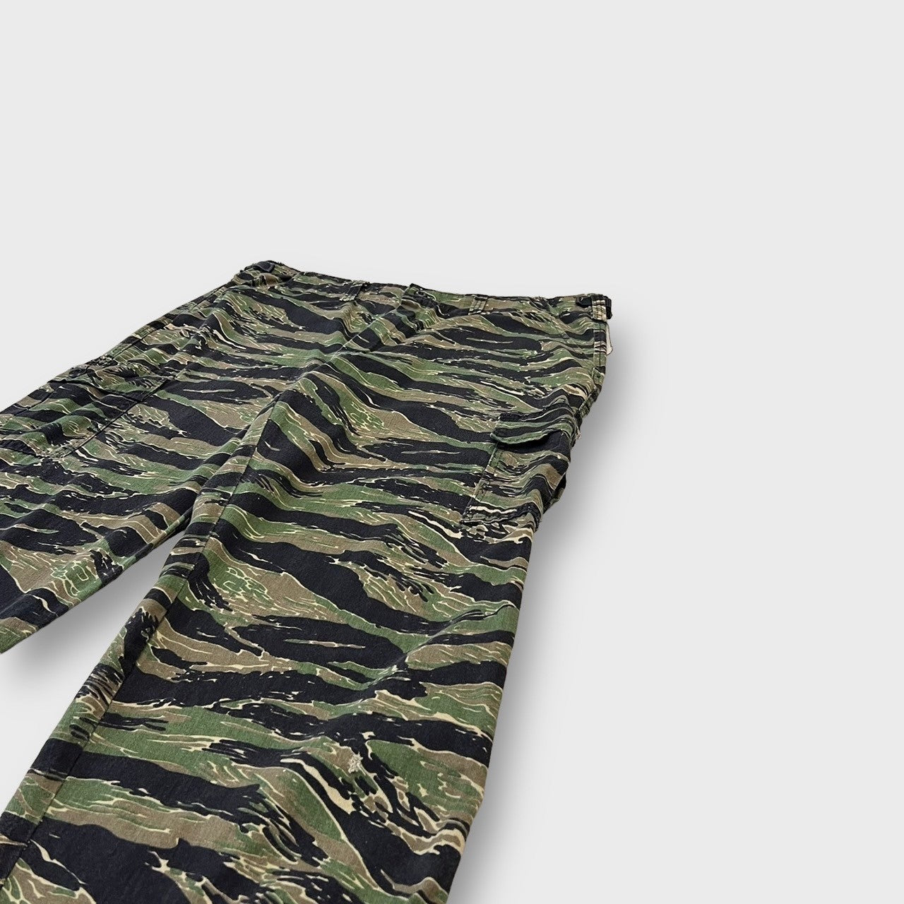 90’s Unkown tiger camo cargo pants