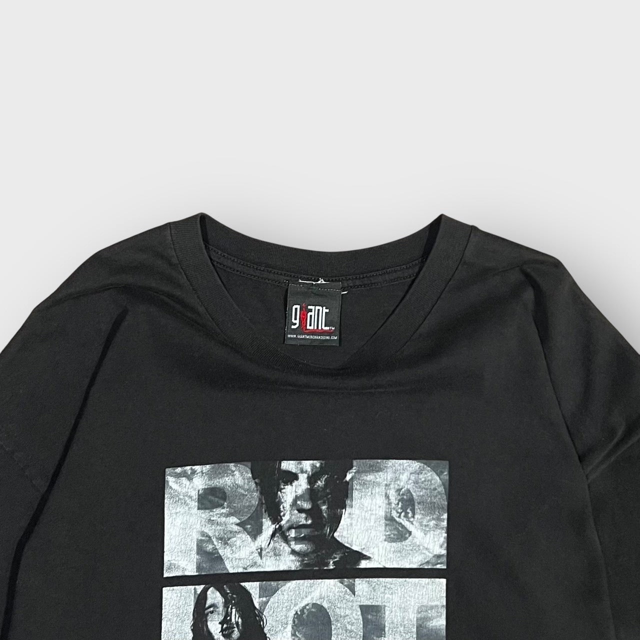 90’s “RED HOT CHILI PEPPERS”
“Californication” t-shirt