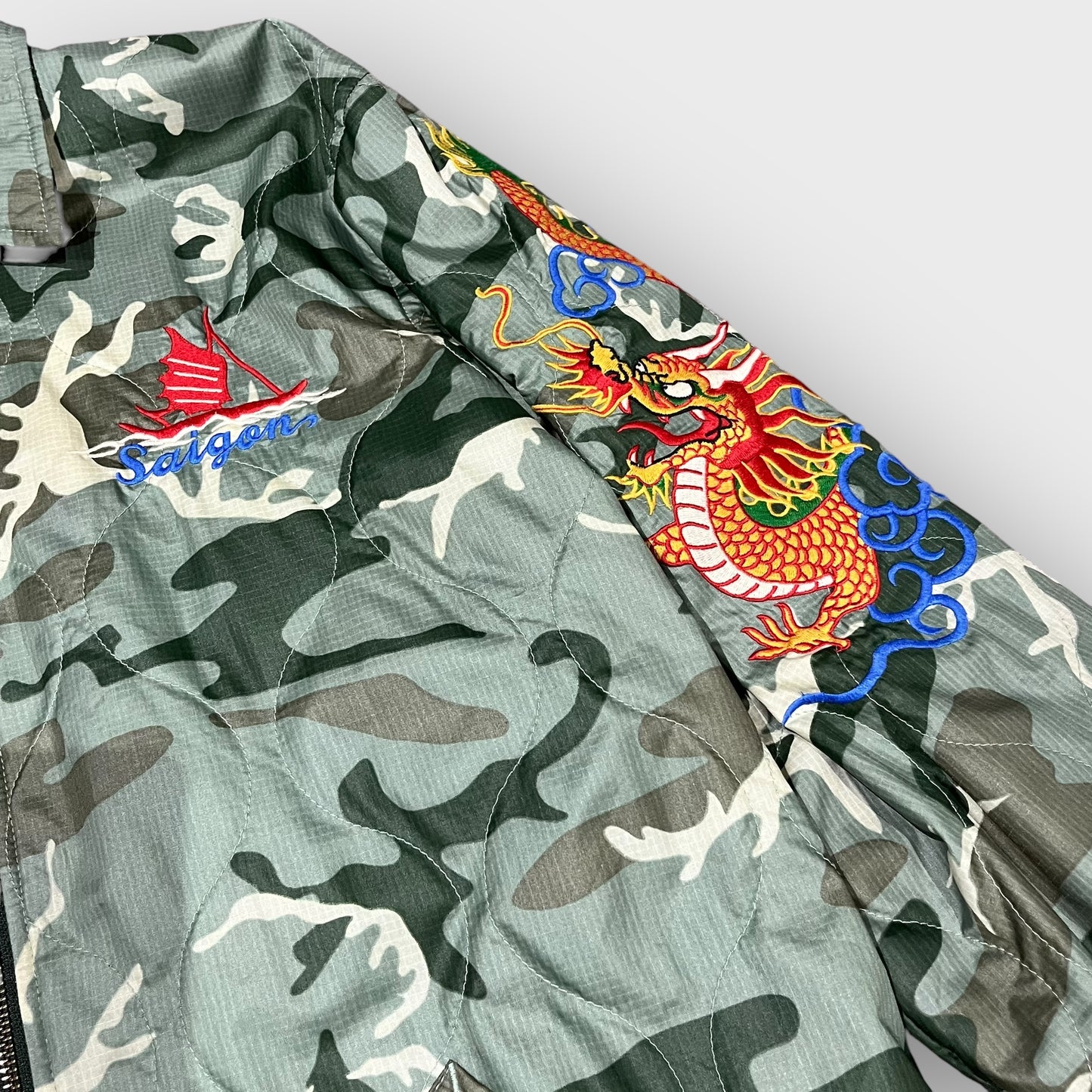 90’s-00’s “lucky brand” camouflage souvenir jacket