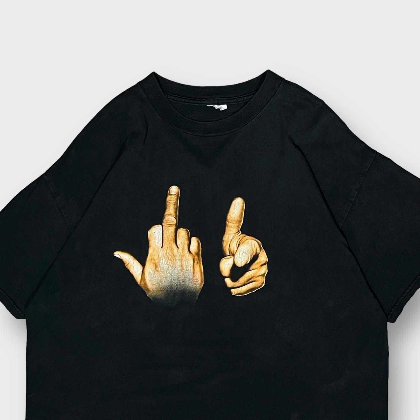 00’s Hand sign fuck you t-shirt