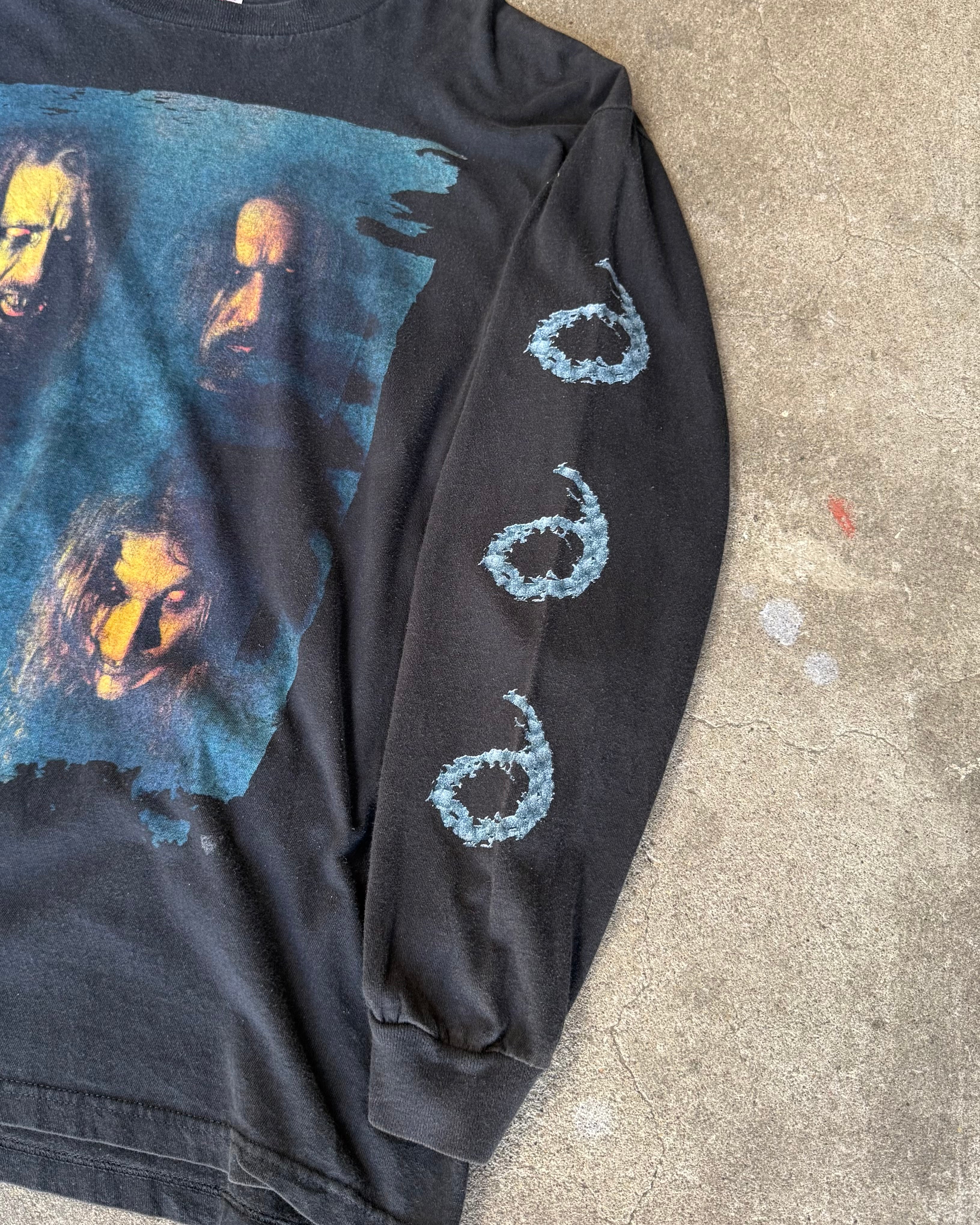 90’s-00’s “SIX FEET UNDER”
band I/s t-shirt X-LARGE