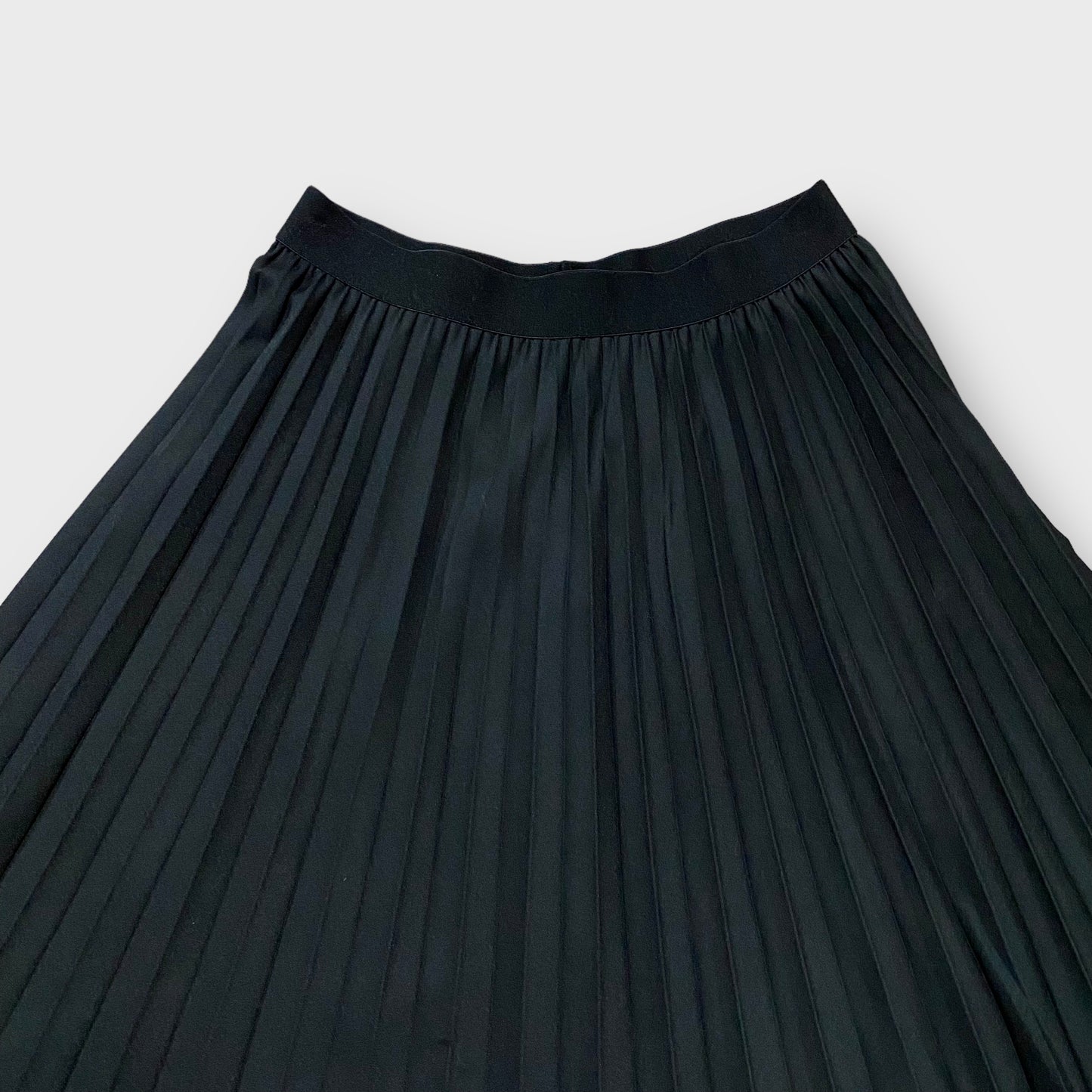 Middle length pleats skirt