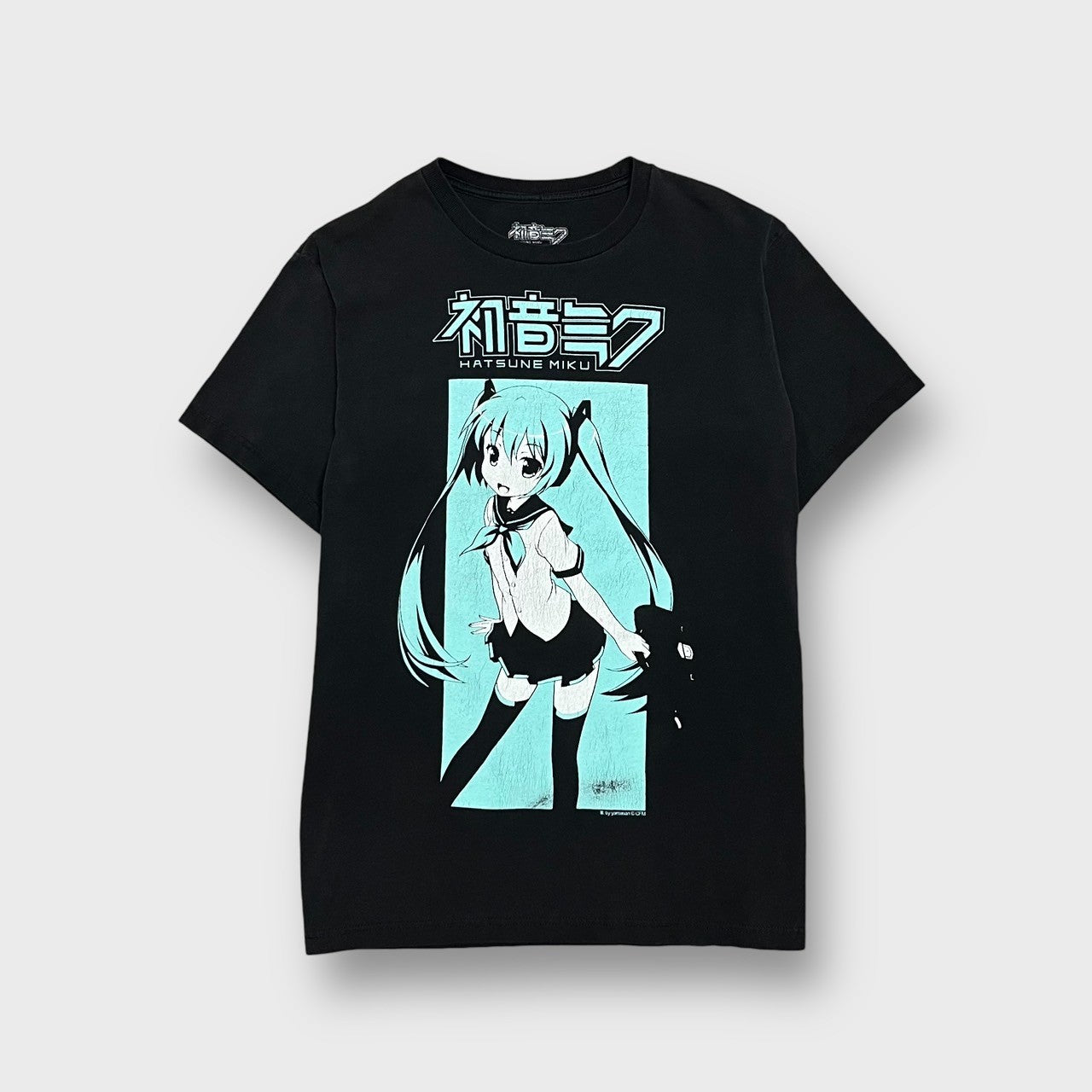 "HATSUNE MIKU" character print t-shirt