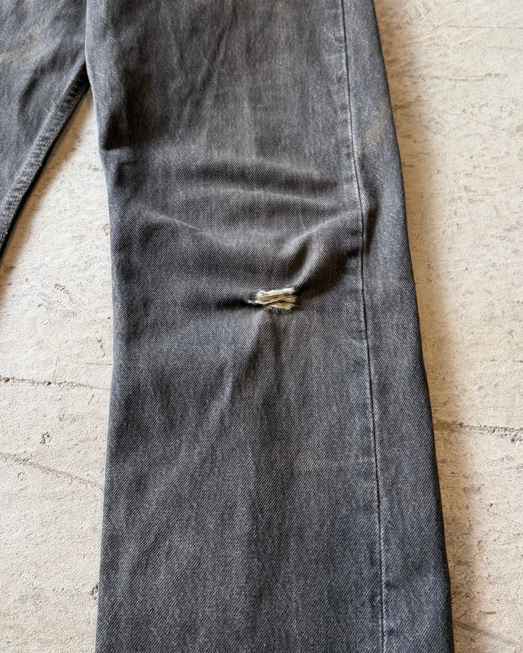 90’s LEVI’S
“501” first dyed black denim 31×30