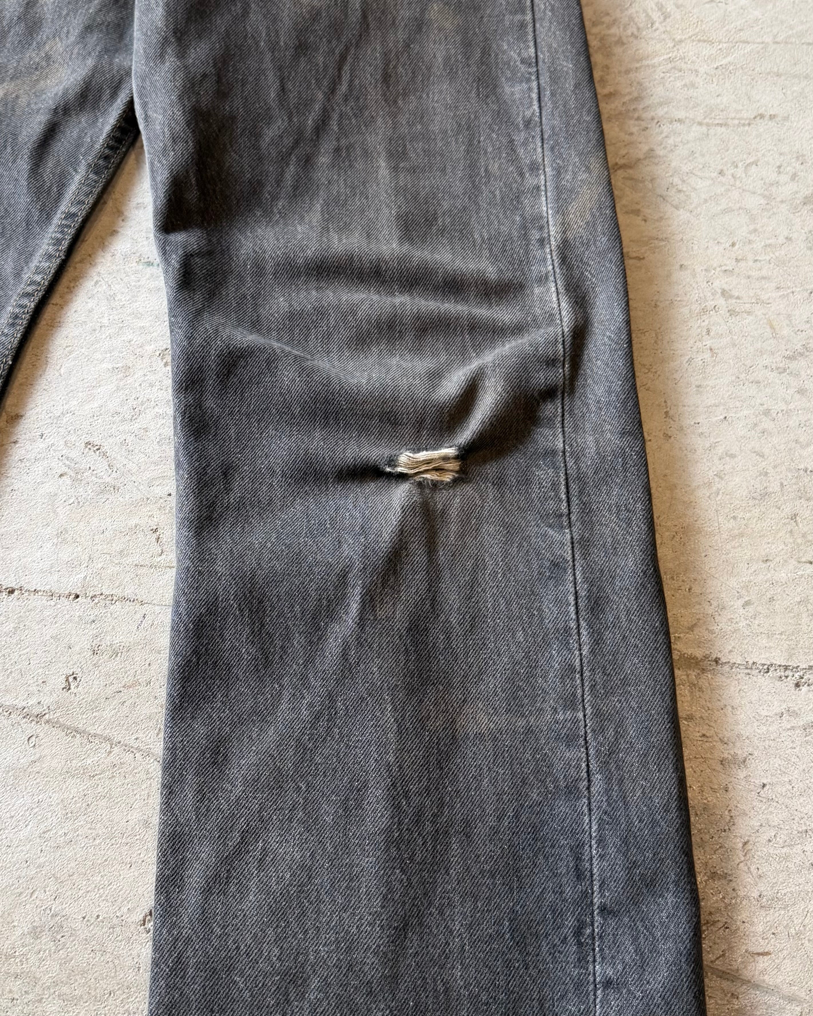 90’s LEVI’S
“501” first dyed black denim 31×30