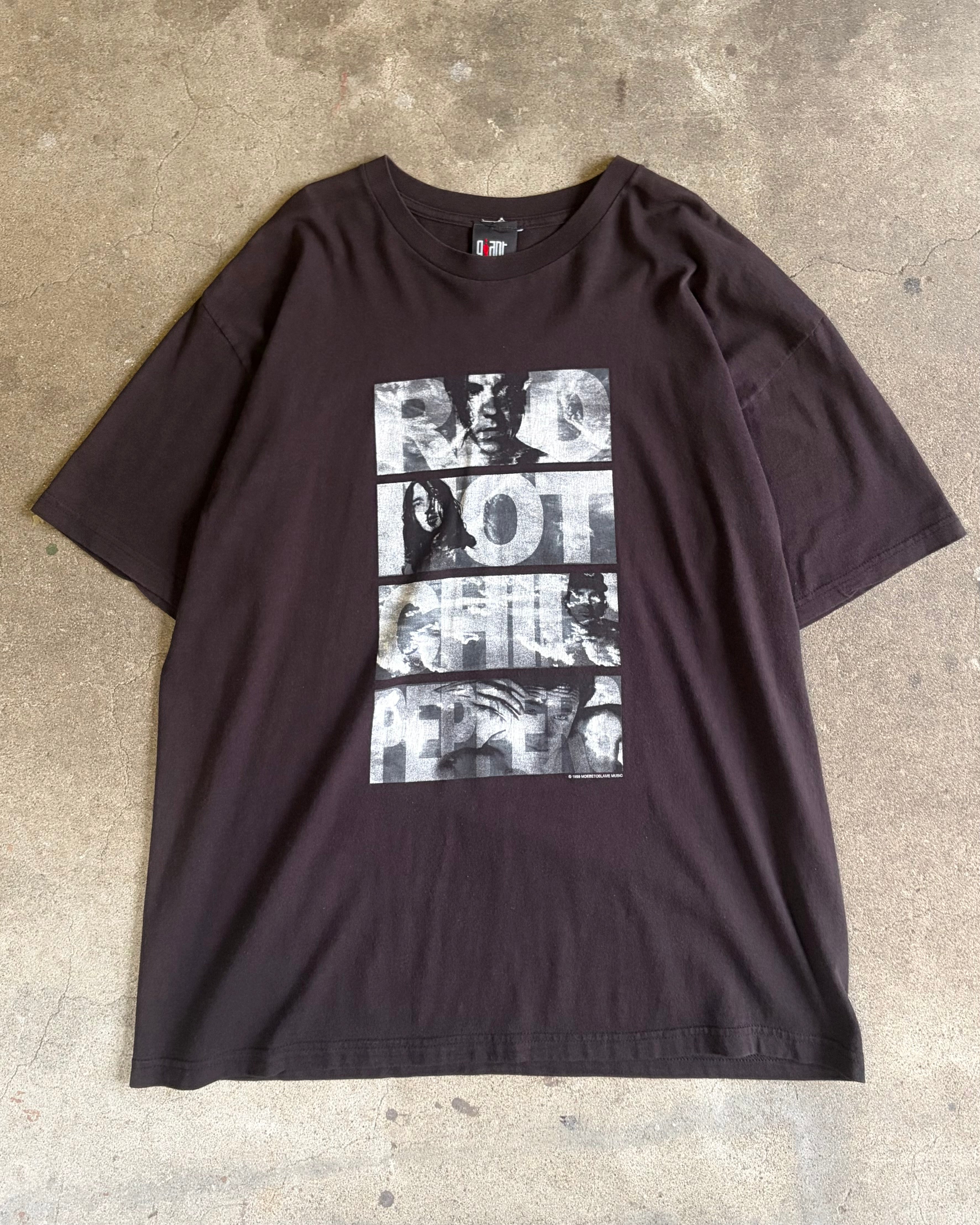 90’s “RED HOT CHILI PEPPERS”
“Californication” t-shirt
