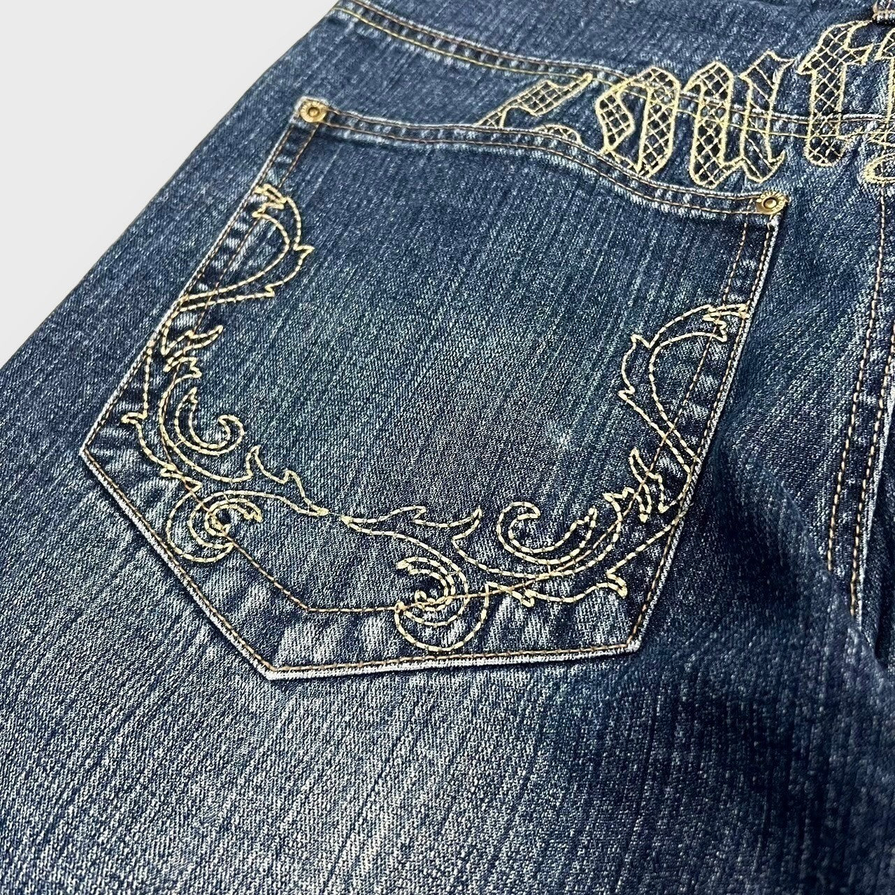 90’s "SOUTH POLE"
Wide denim pants