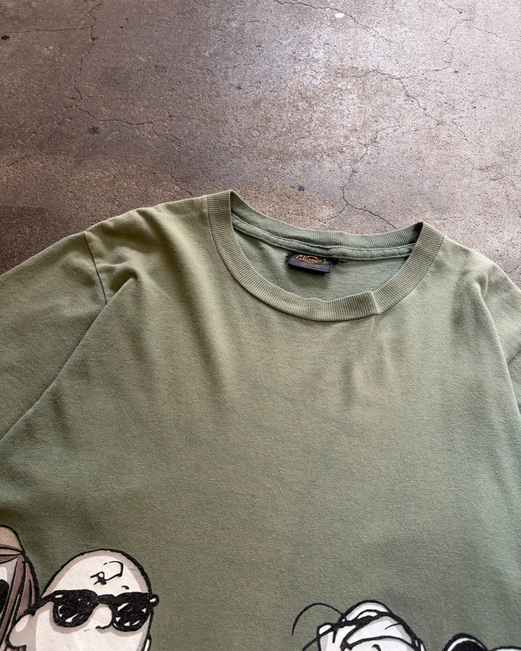 90’s PEANUTS
“SNOOPY” character t-shirt medium