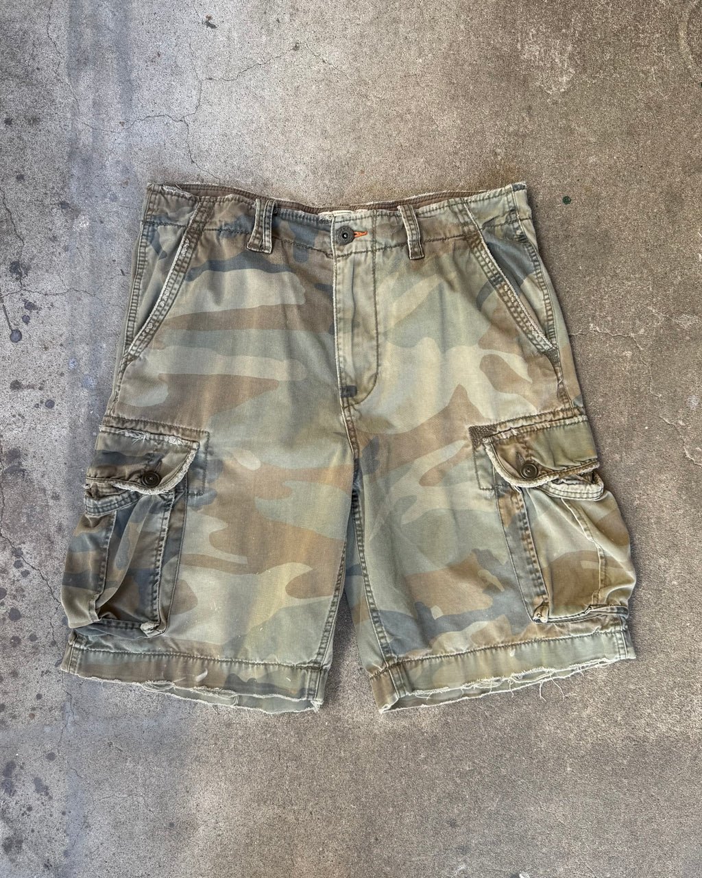 90-00’s “American Eagle Outfitters” camouflage  cargo short pants