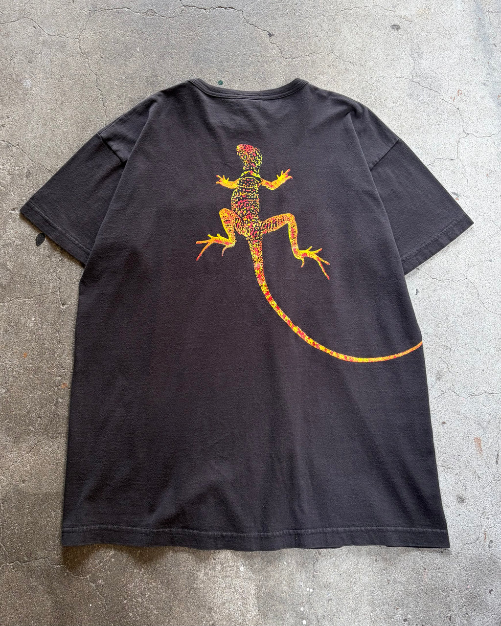 90’s Marlboro
“lizard” company t-shirt x-large
