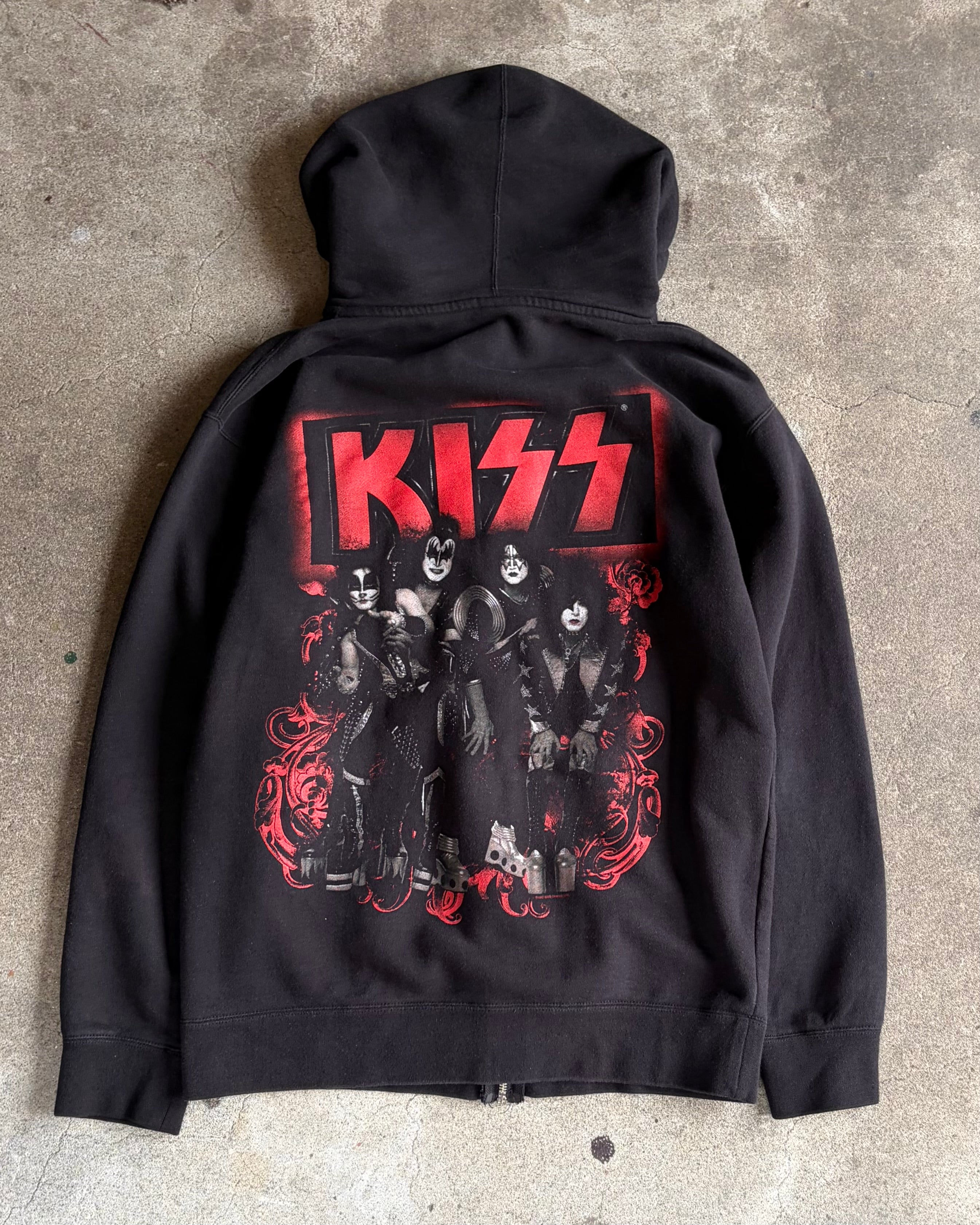 90’s “KISS”
band zip hoodie medium