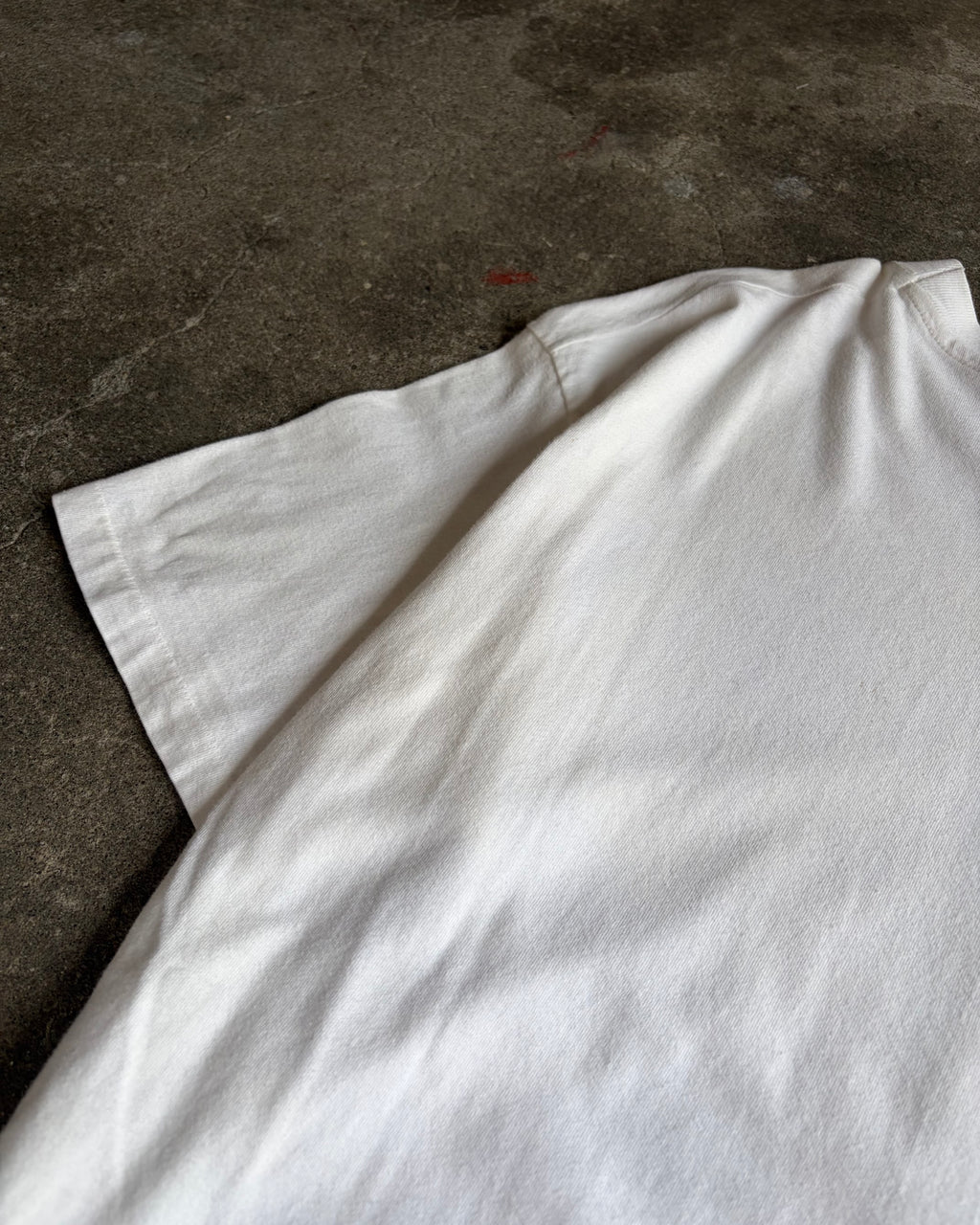 90’s GIORGIO ARMANI
“Perfume” t-shirt