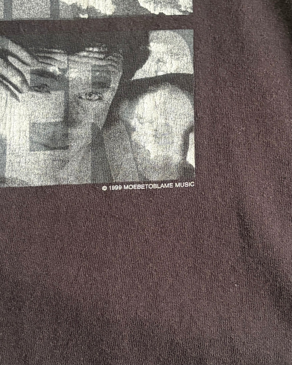 90’s “RED HOT CHILI PEPPERS”
“Californication” t-shirt