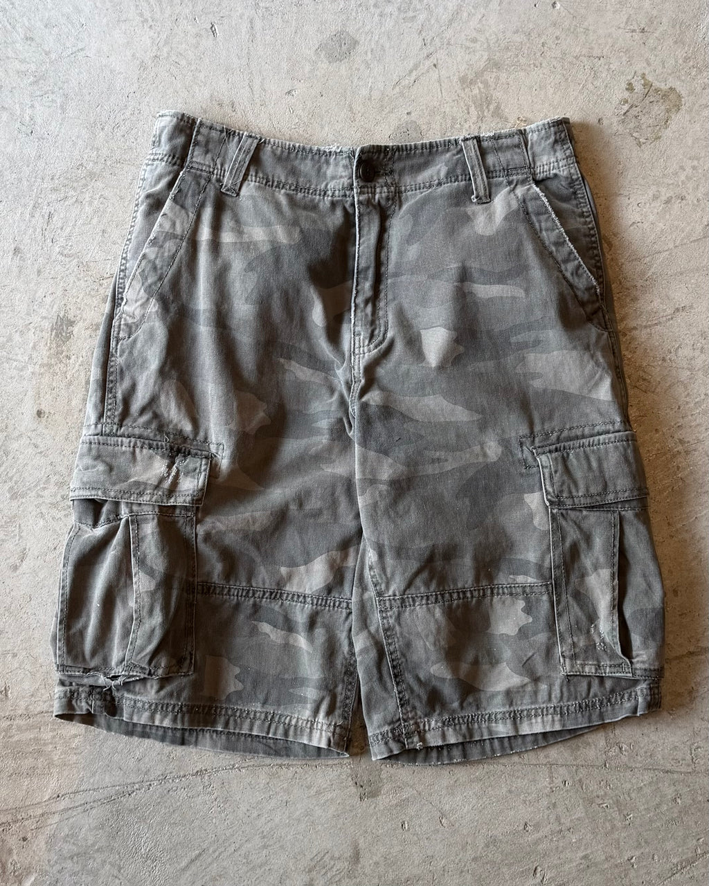 90’s “LUCC” camouflage cargo shorts