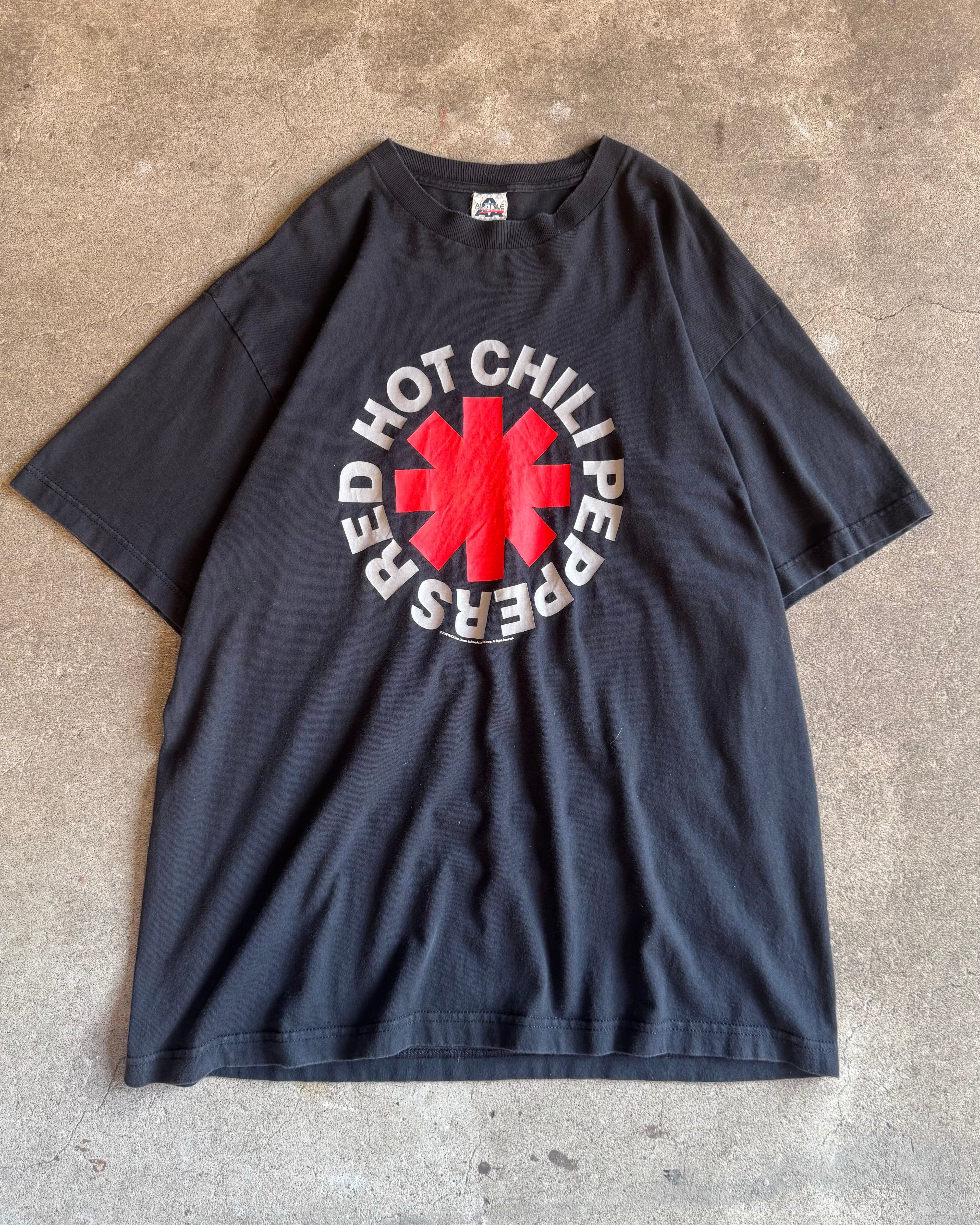00’s “RED HOT CHILI PEPPERS”
band t-shirt X-large