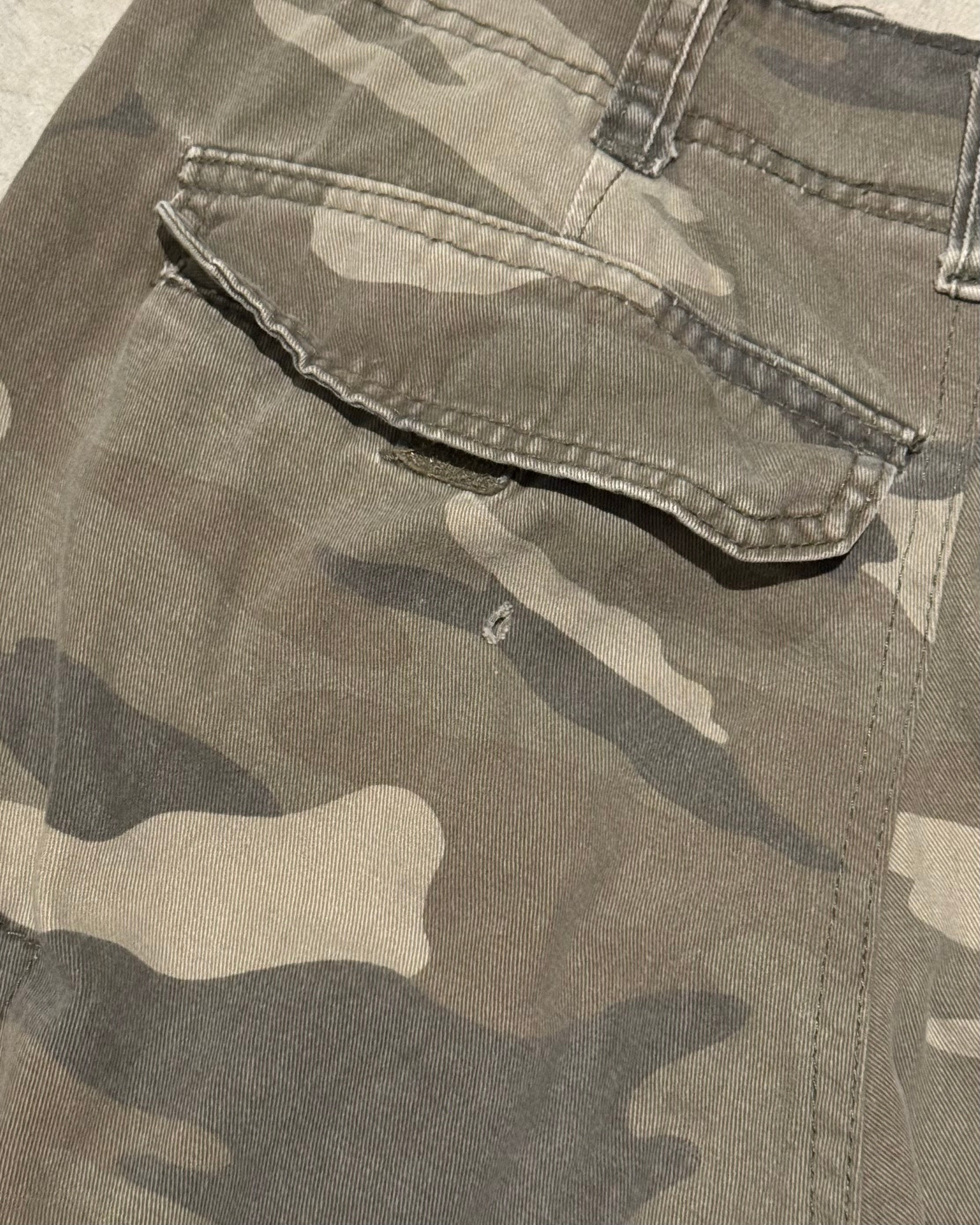 90’s camouflage cargo short pants