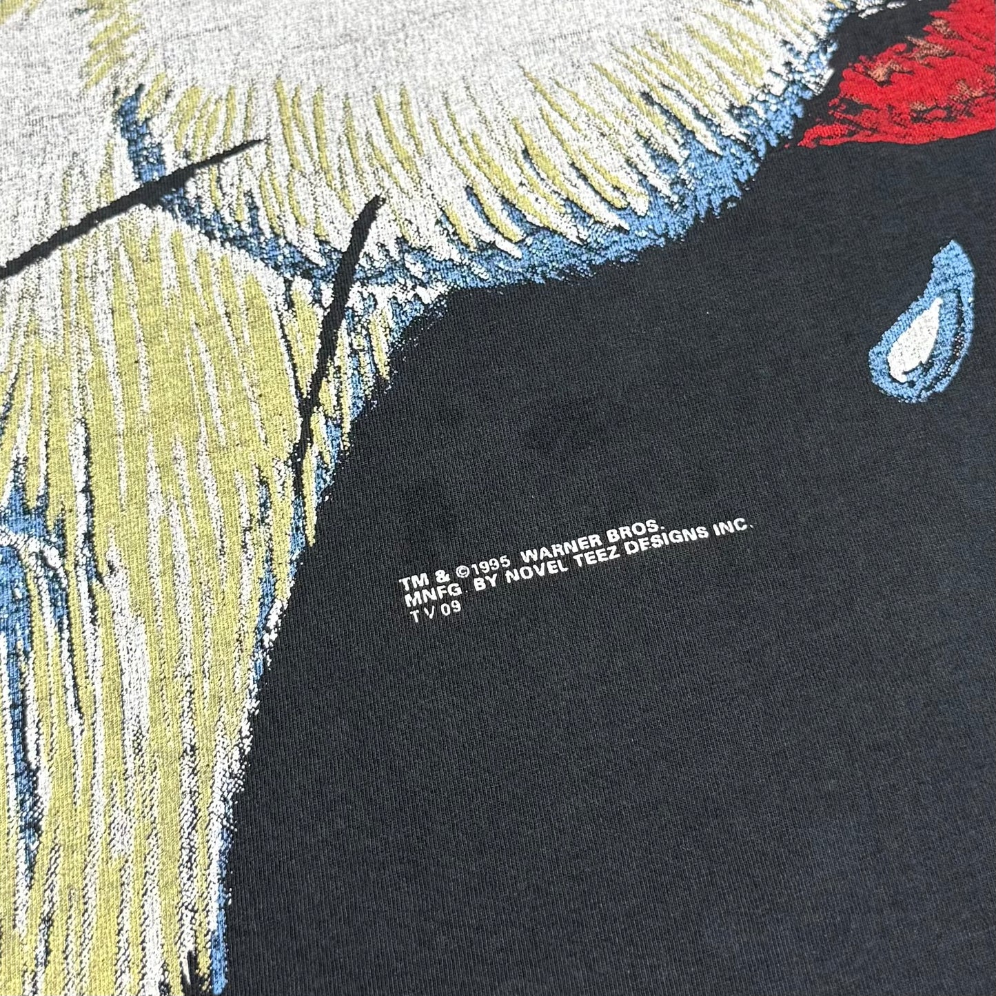 90’s LOONEY TUNES
“Sylvester Cat” character t-shirt