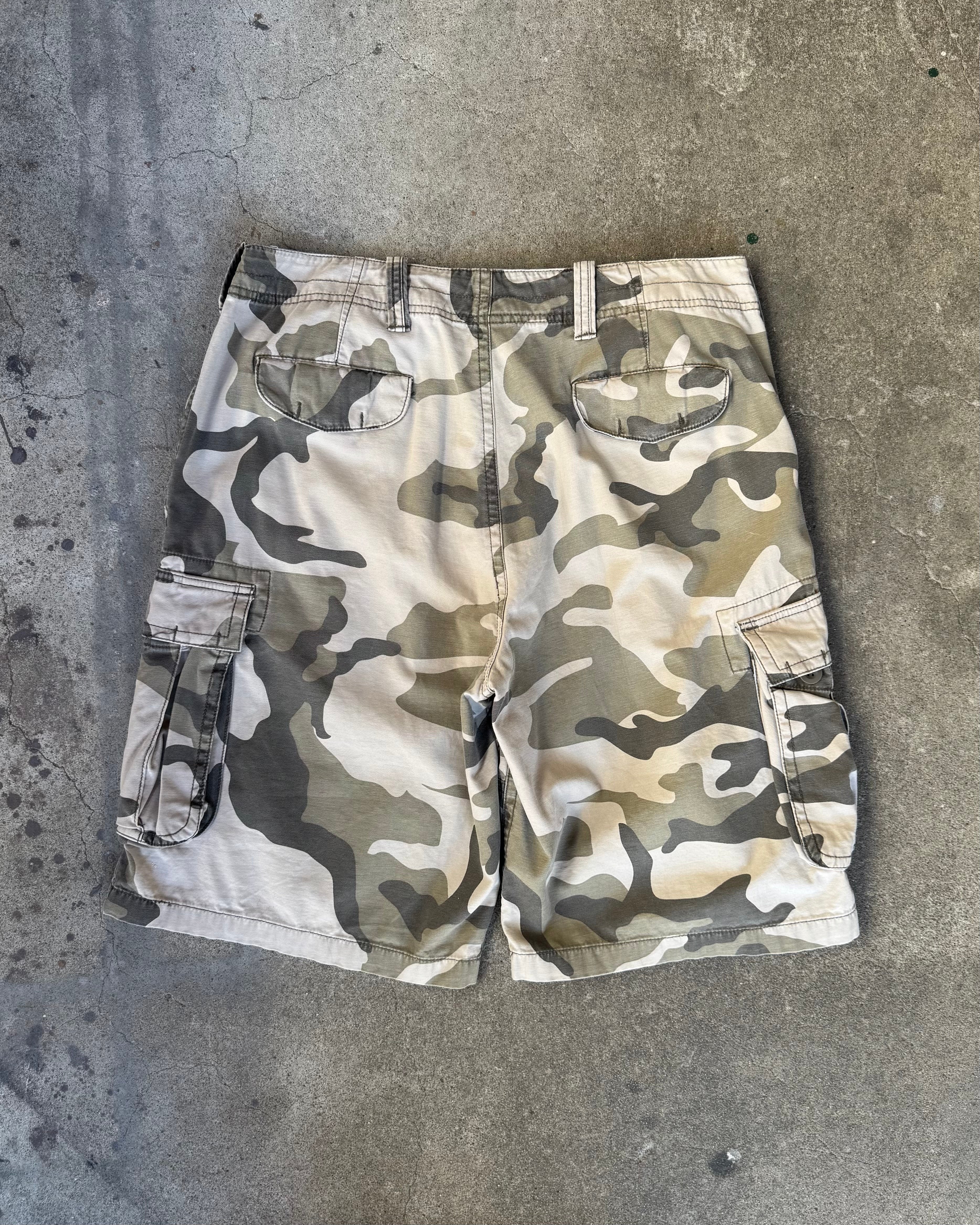 90-00’s “Arizona Jean Company” camouflage cargo short pants