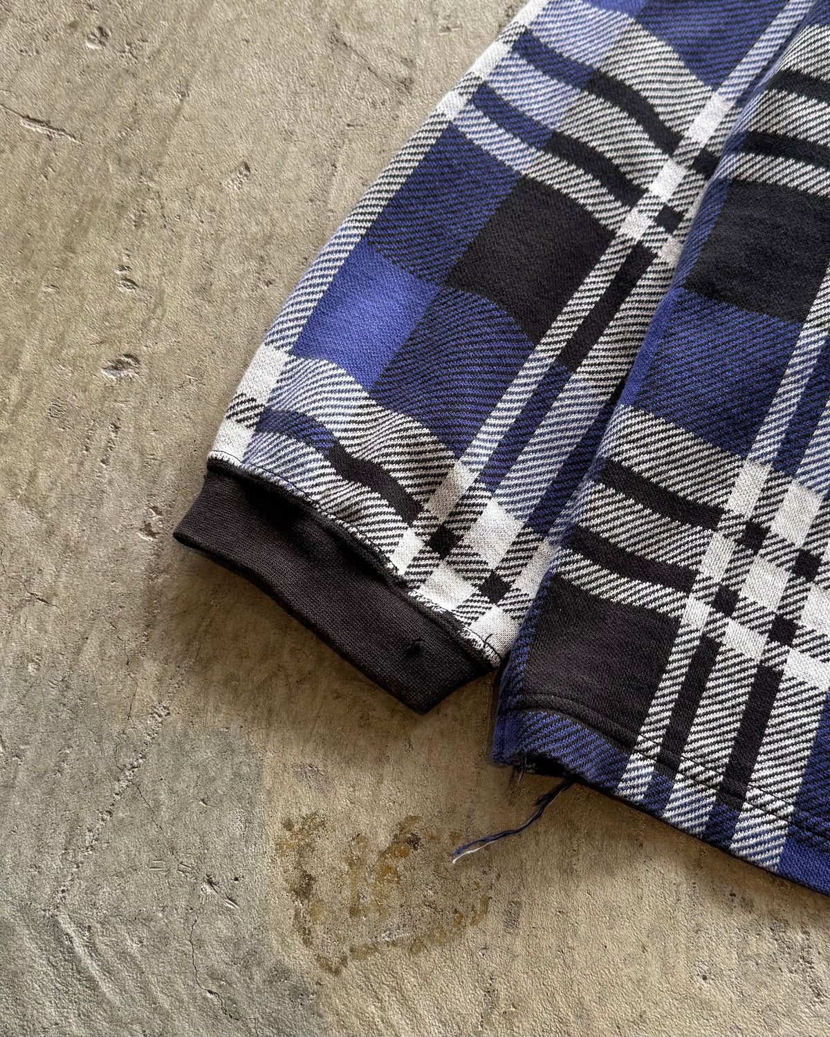 90’s “GAP”
pull-over shirt LARGE
