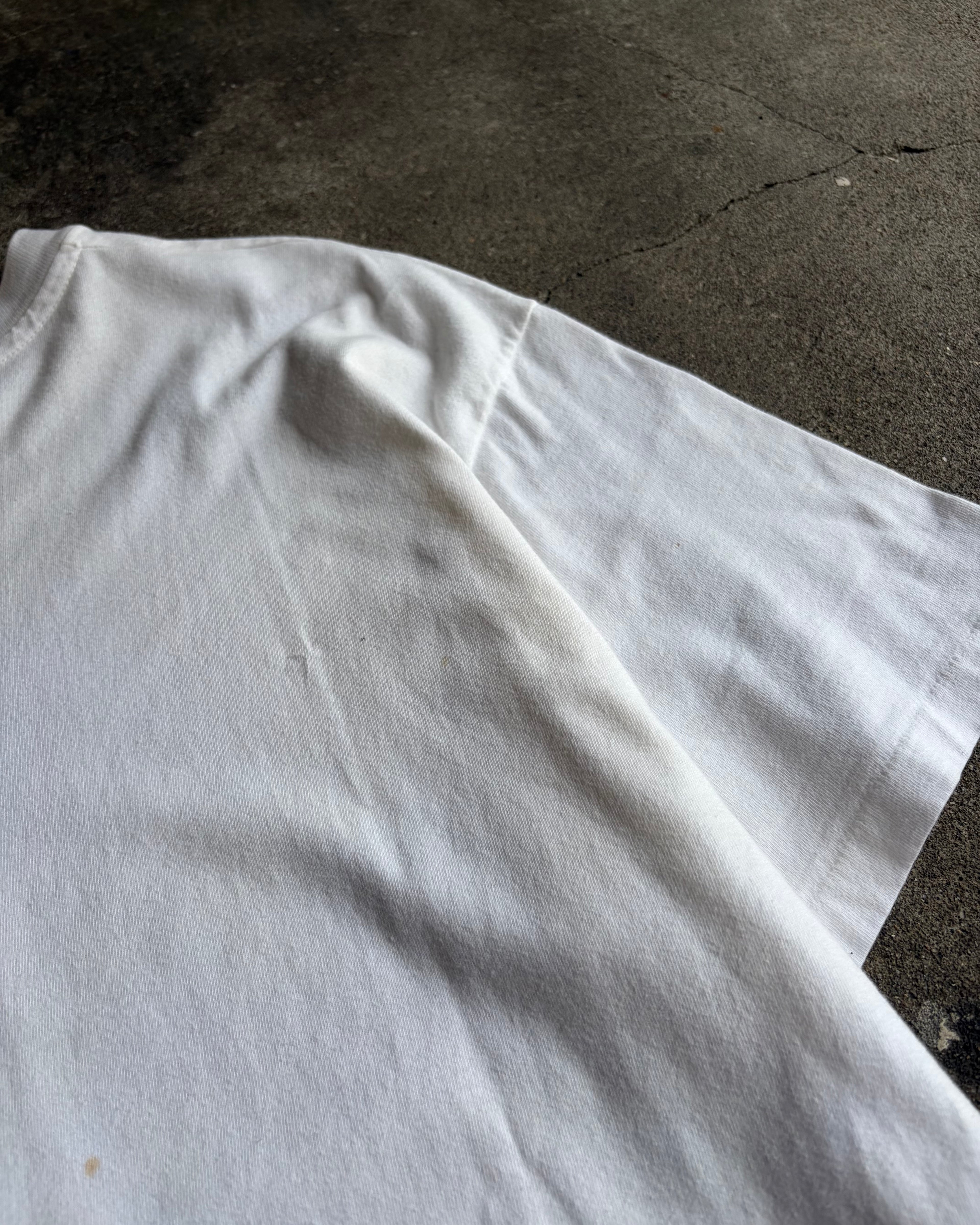 90’s GIORGIO ARMANI
“Perfume” t-shirt