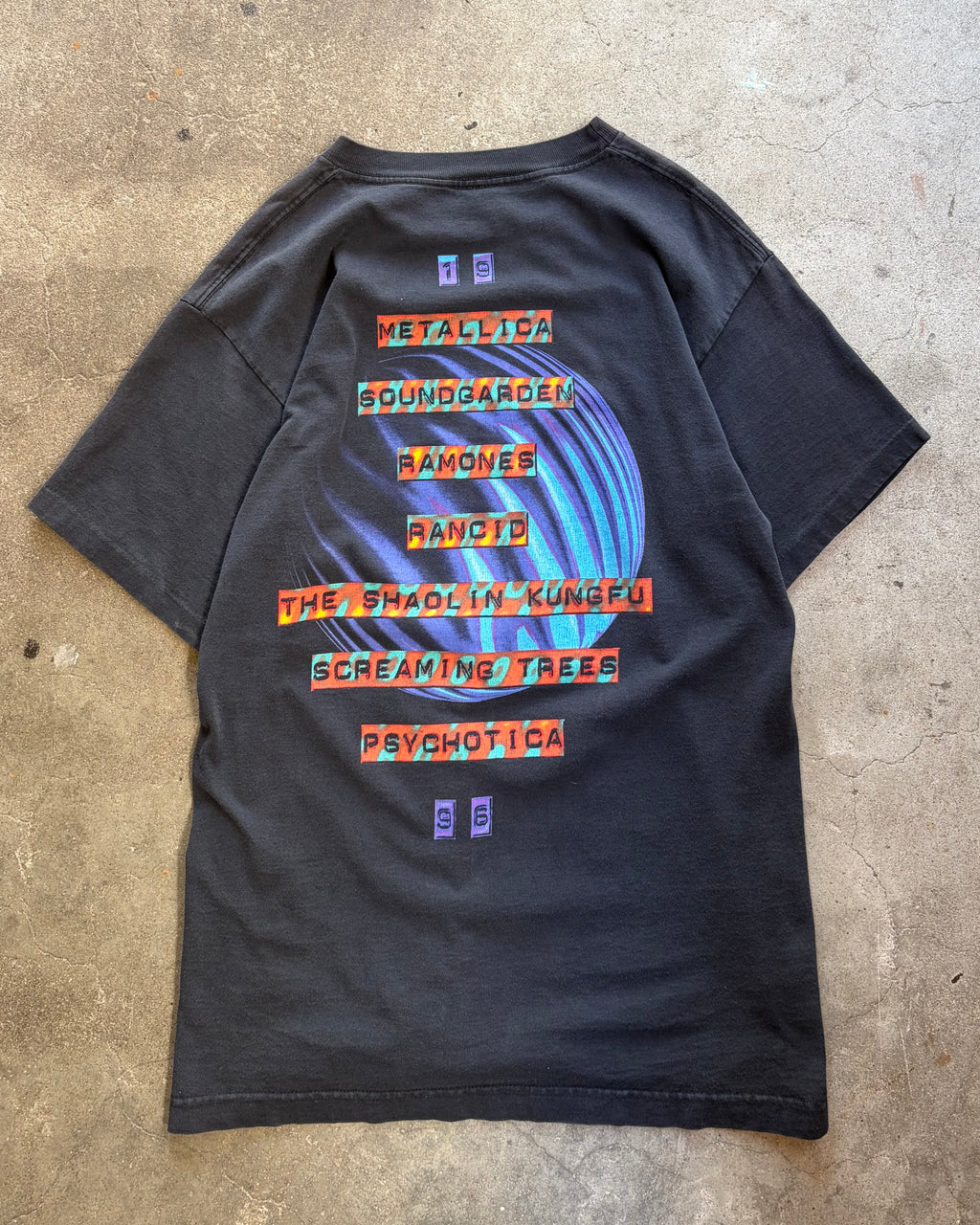 90’s “LOLLAPALOOZA” band t-shirt large