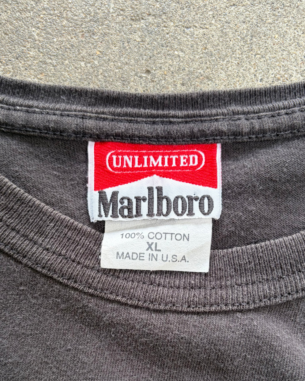 90’s Marlboro
“lizard” company t-shirt x-large