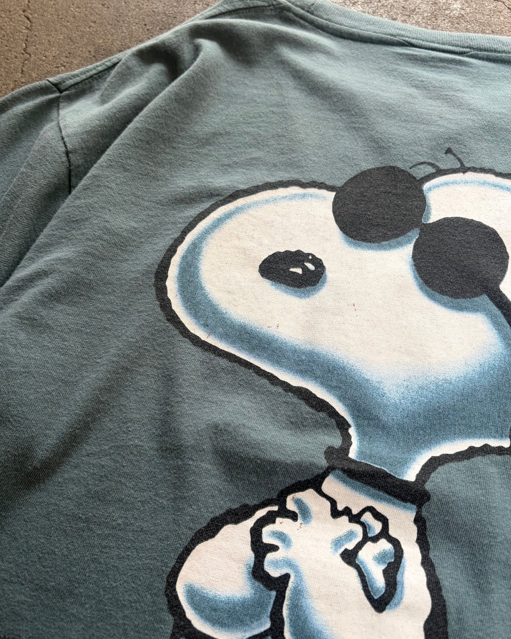 90’s SNOOPY
“JOE COOL” character t-shirt large
