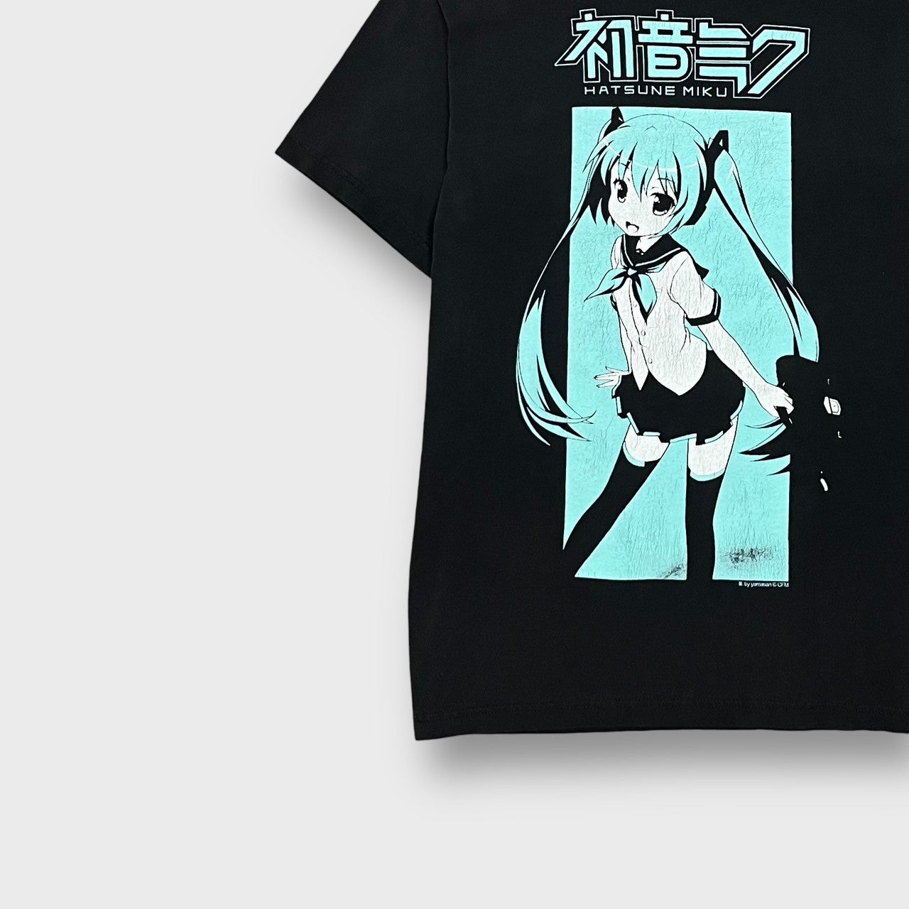 "HATSUNE MIKU" character print t-shirt