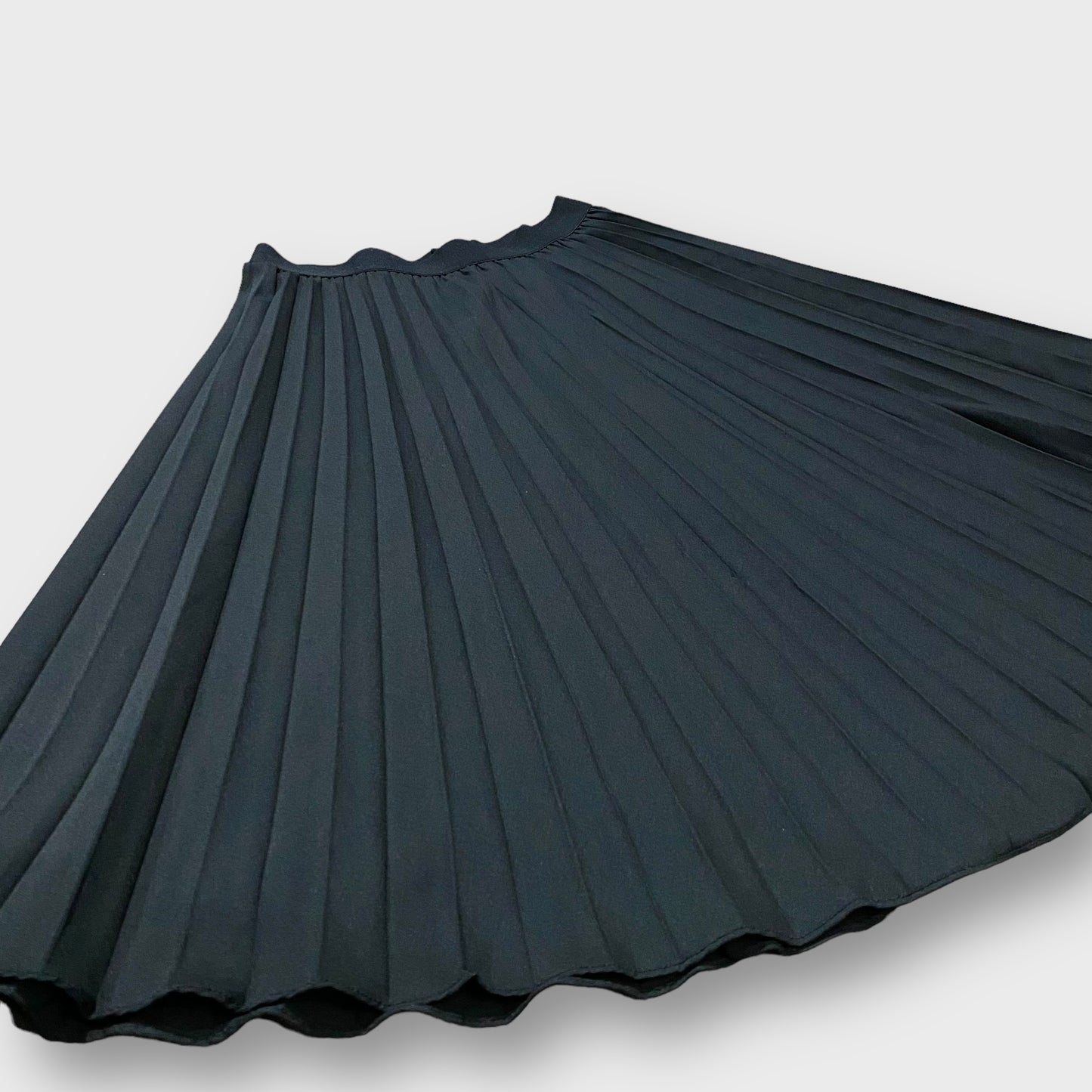 Middle length pleats skirt