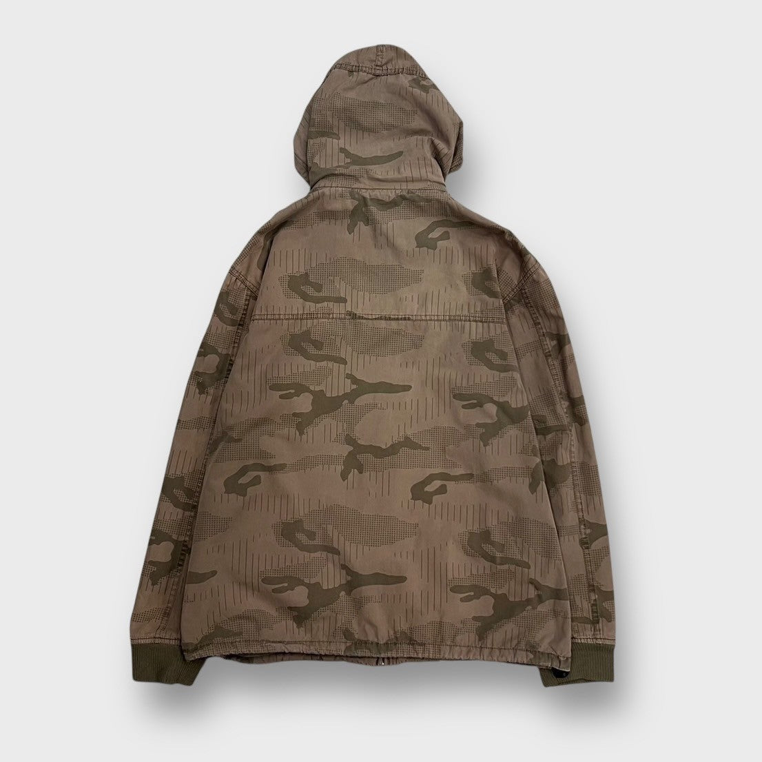 90's "STUSSY"
Camo pattern hooded jacket