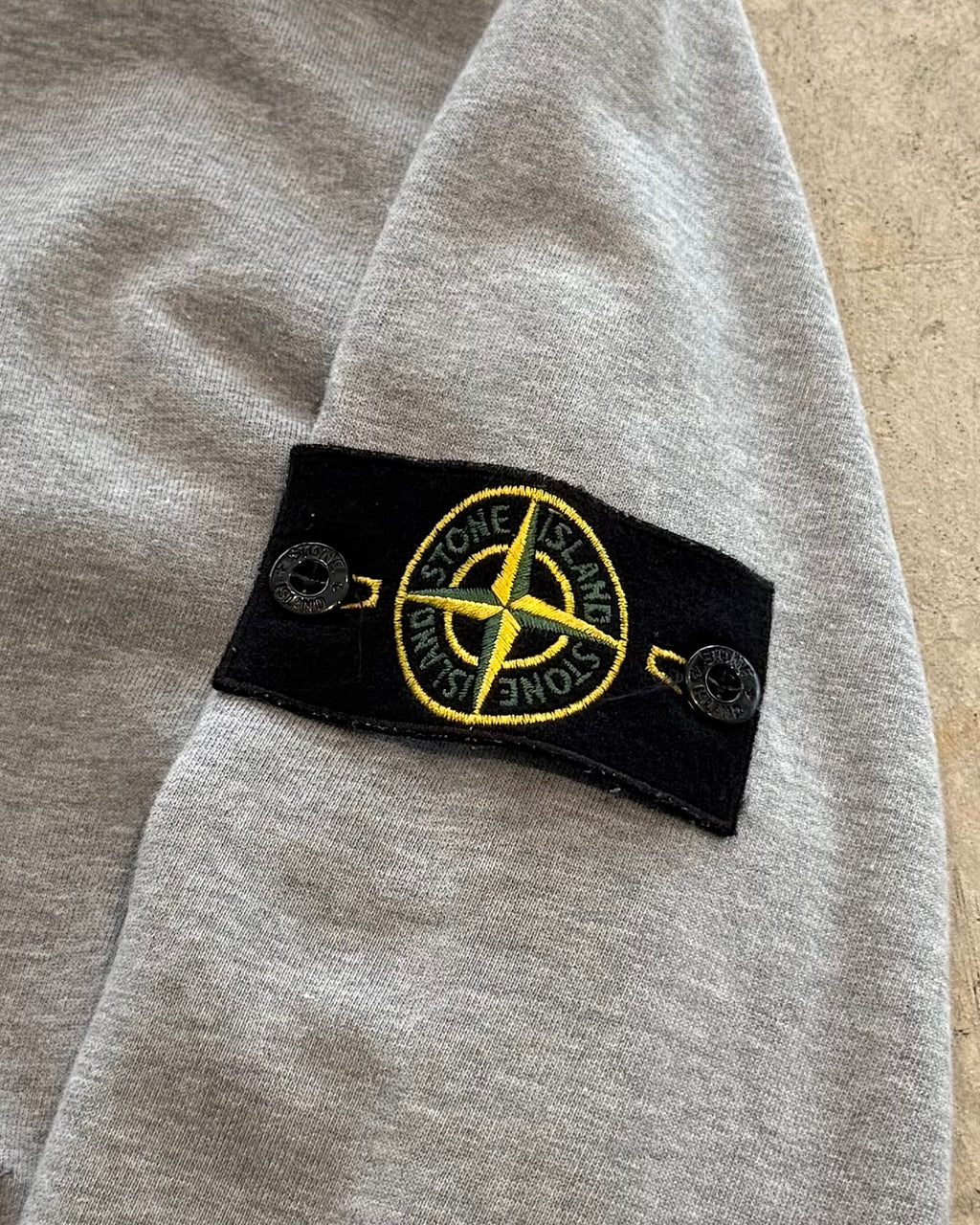 00’s “STONE ISLAND”
zip up hoodie