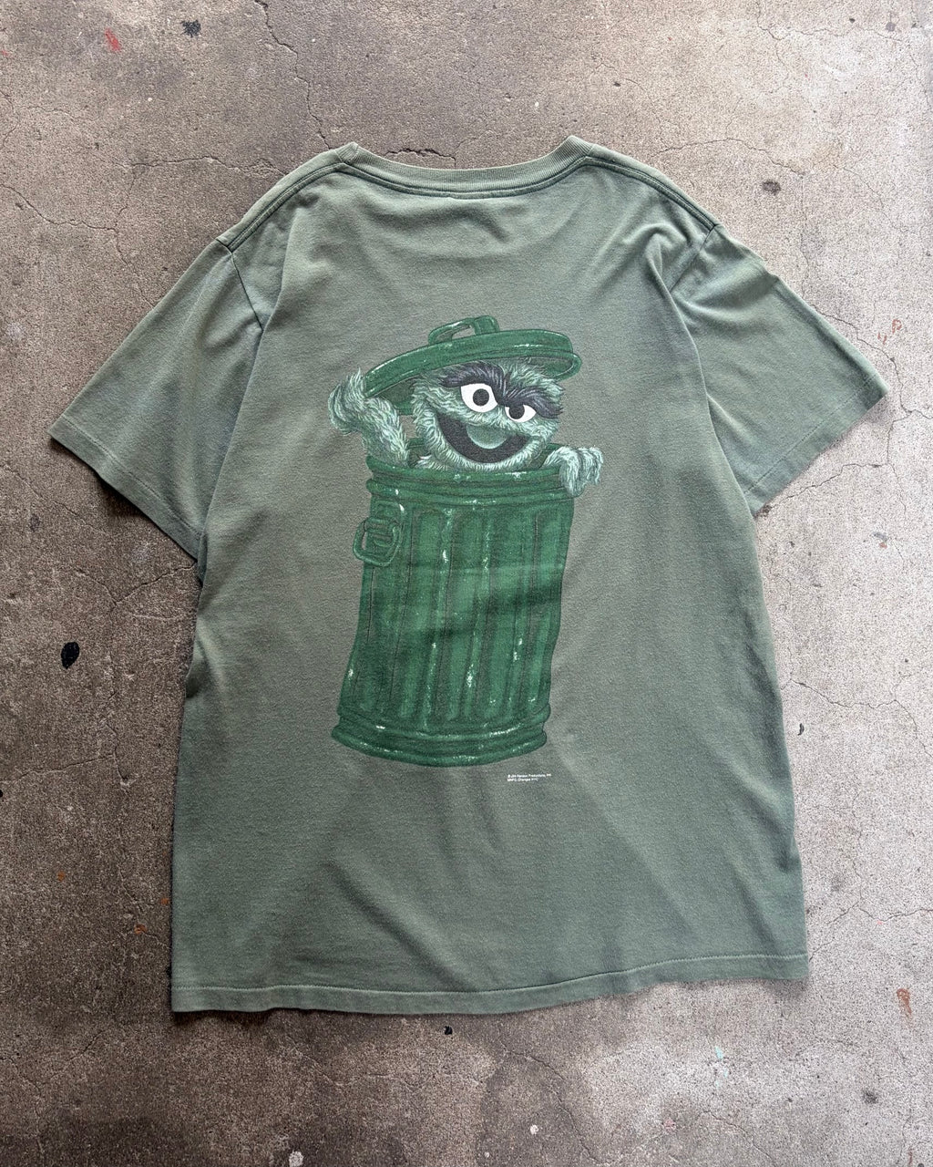 90’s sesame street
“oscar” character t-shirt large